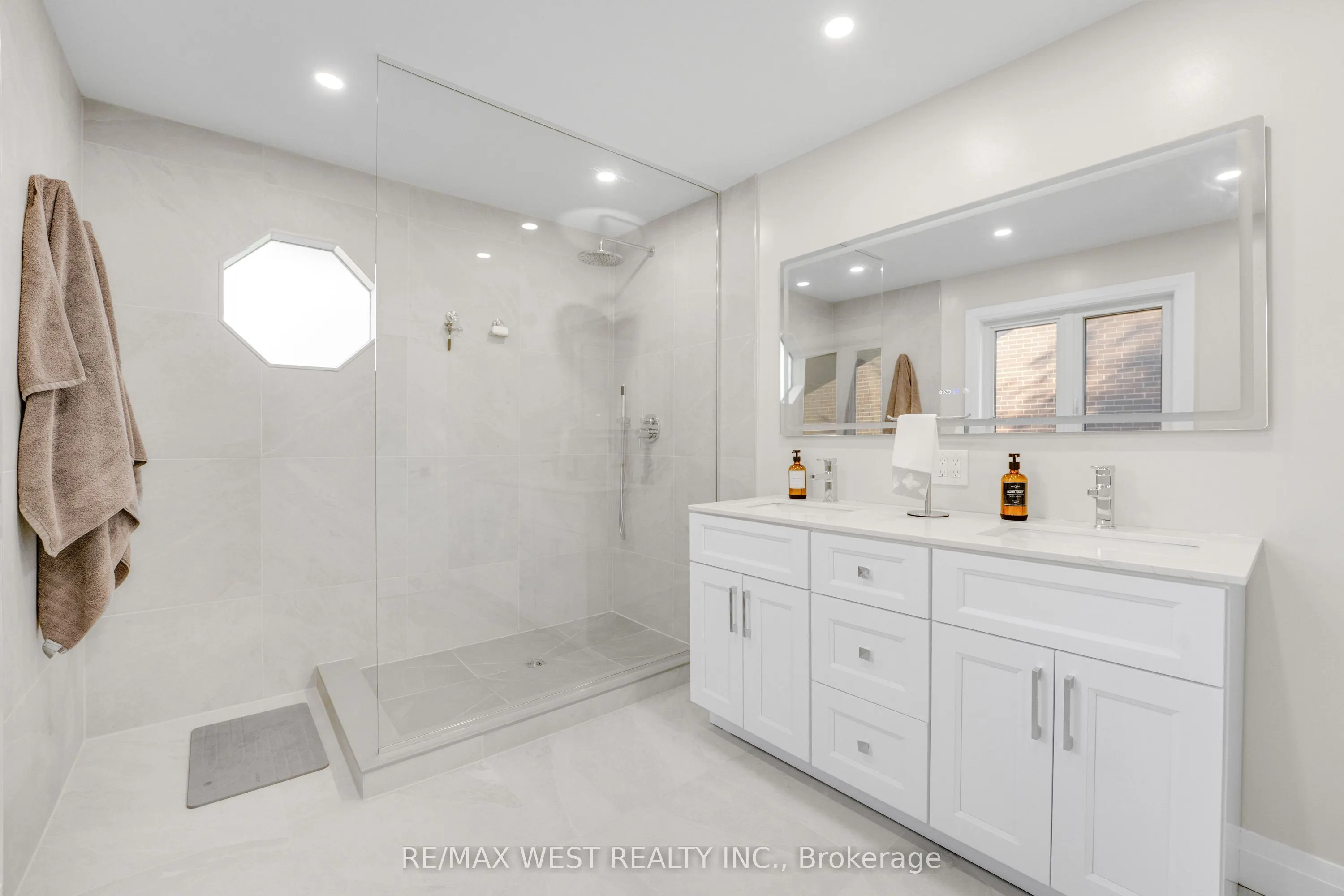 1136 Goodson Crescent