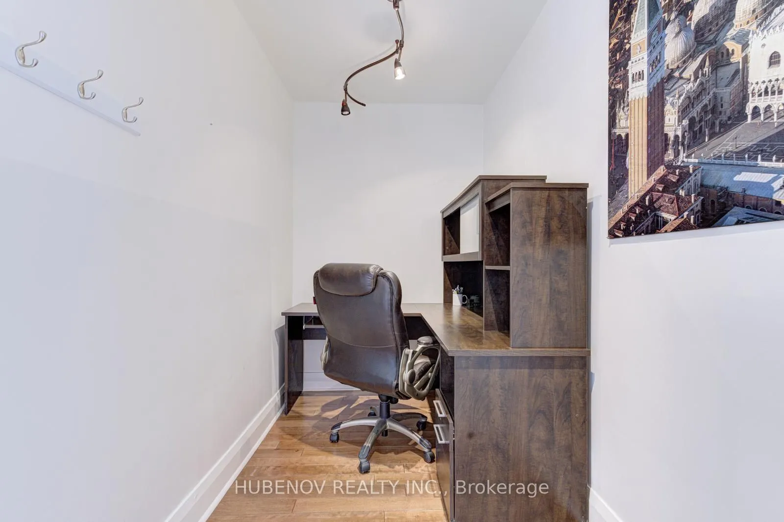 1261 St.Clair Avenue W