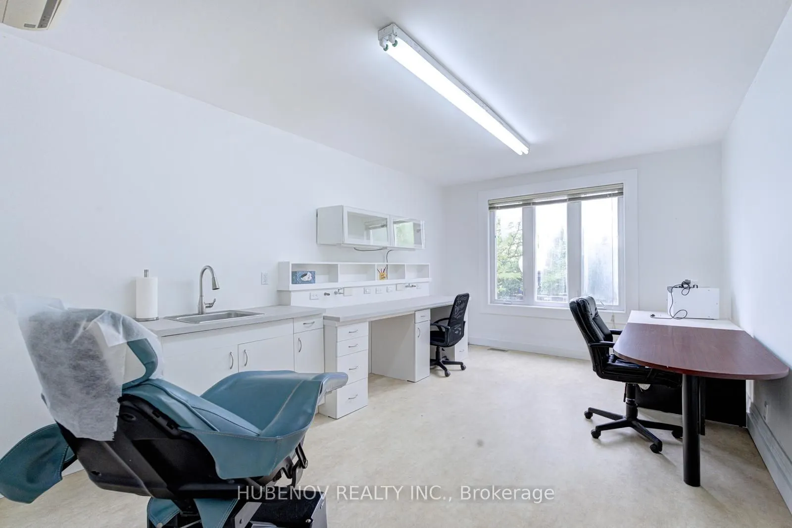 1261 St.Clair Avenue W