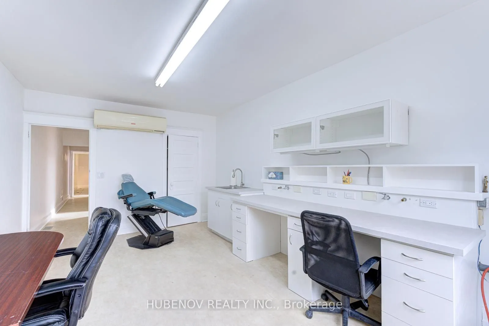 1261 St.Clair Avenue W