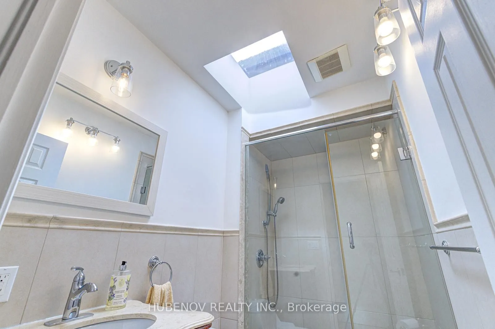 1261 St.Clair Avenue W