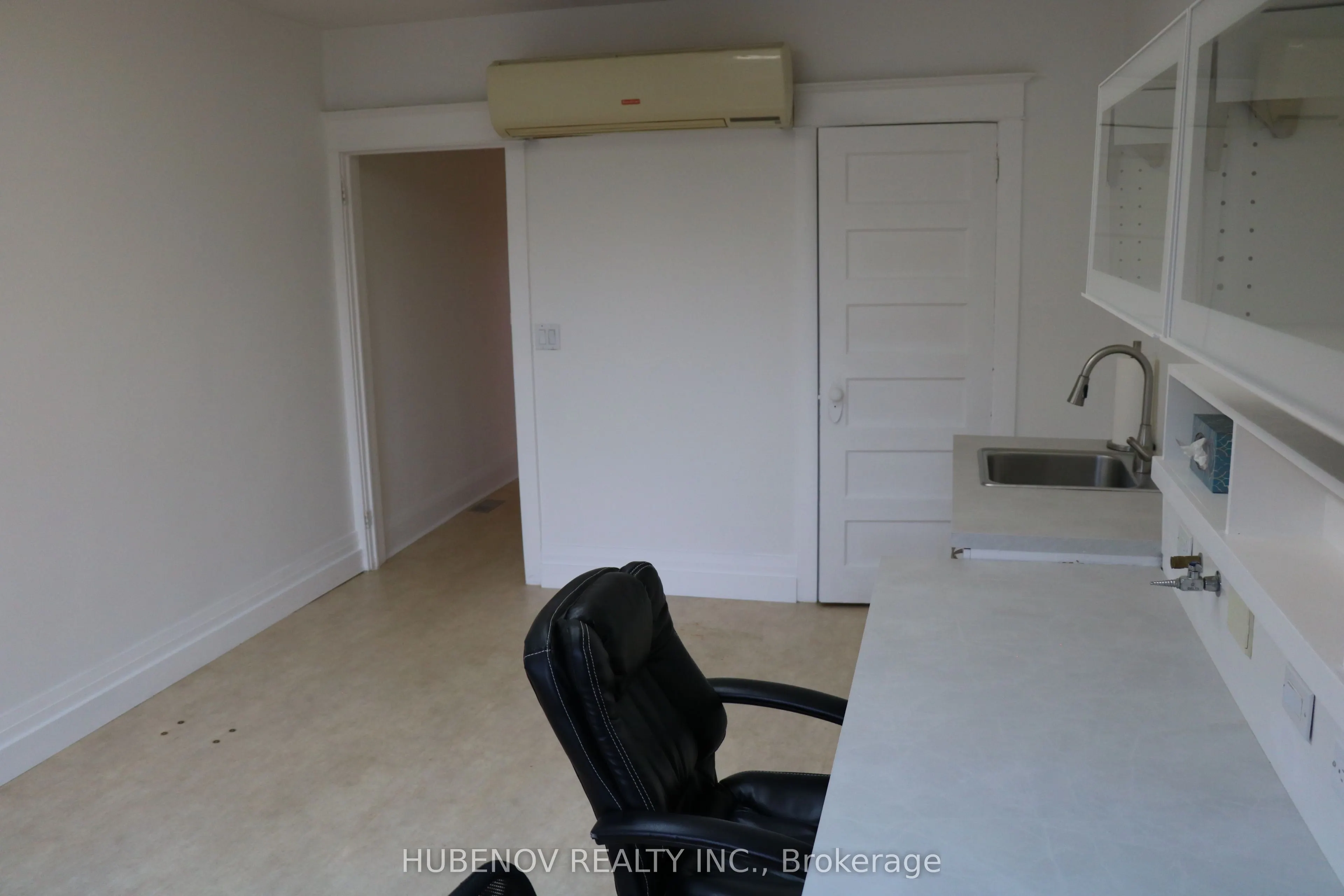 1261 St.Clair Avenue W