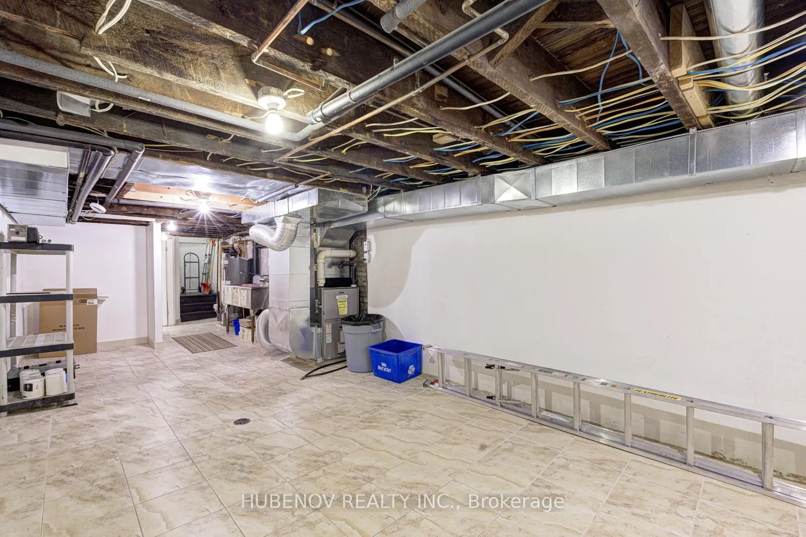 1261 St.Clair Avenue W