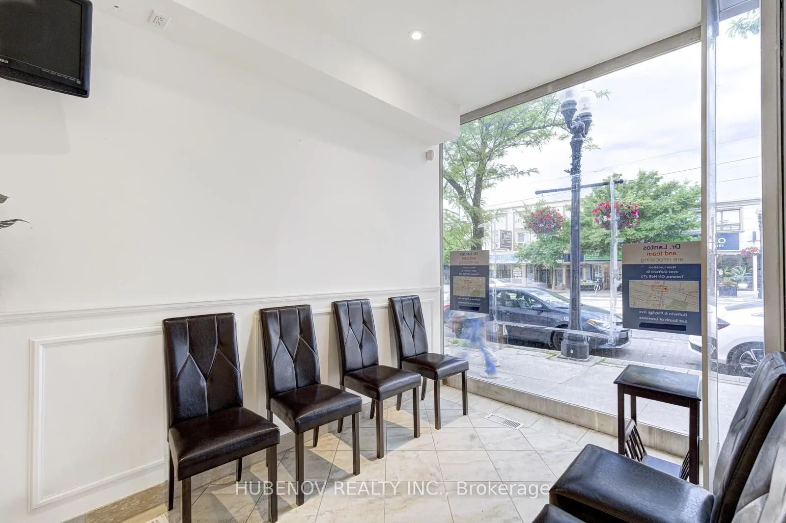 1261 St.Clair Avenue W