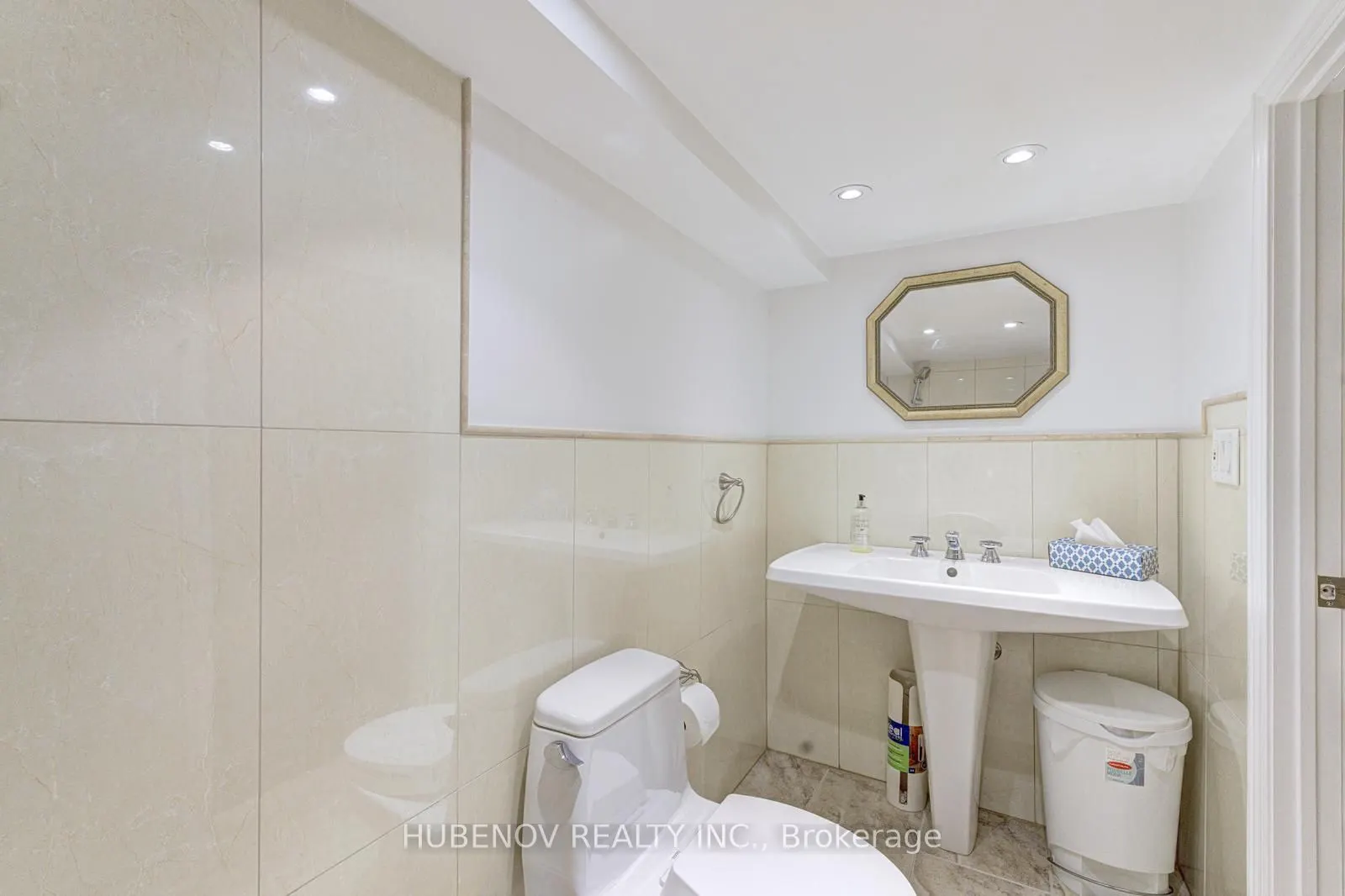 1261 St.Clair Avenue W