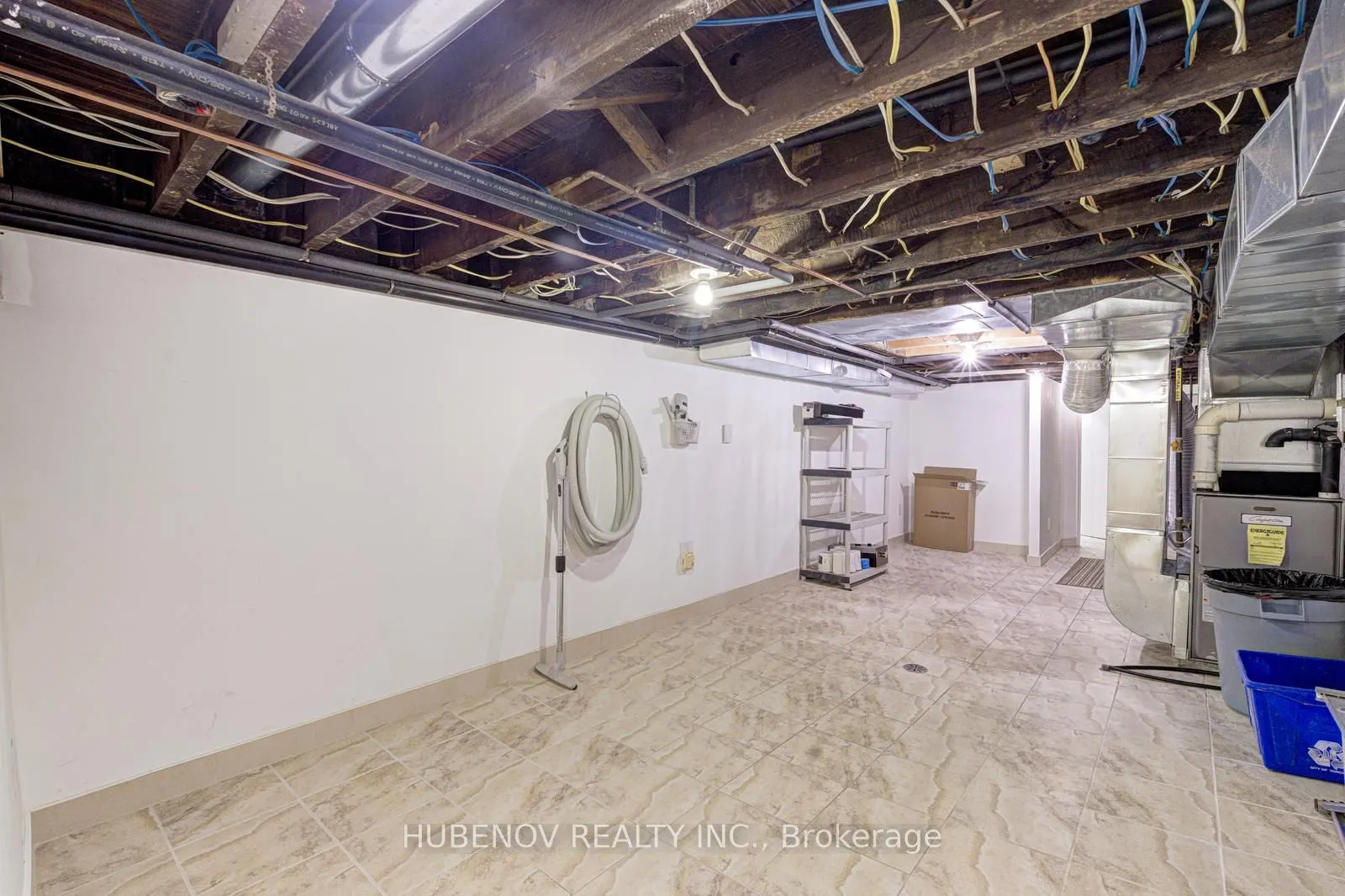 1261 St.Clair Avenue W
