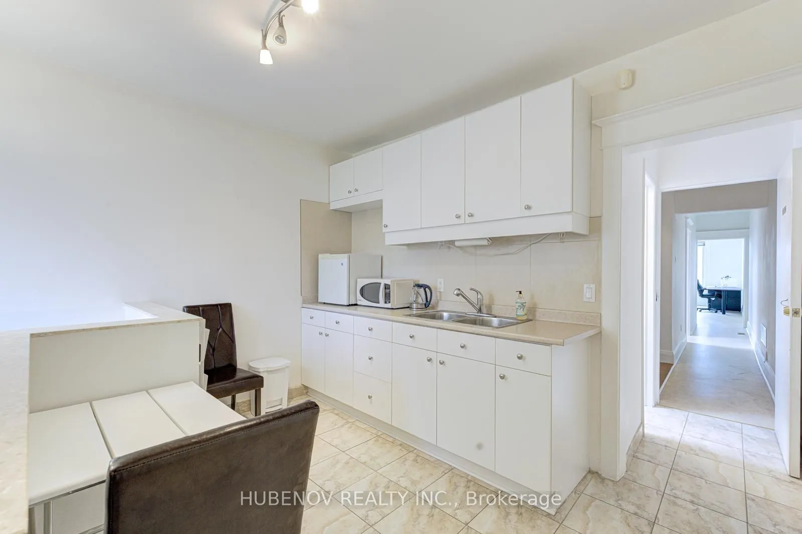 1261 St.Clair Avenue W