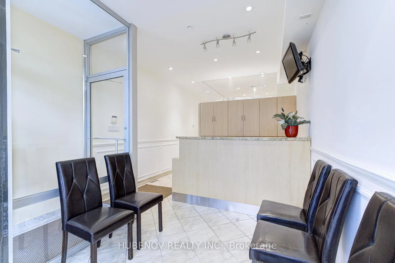 1261 St.Clair Avenue W