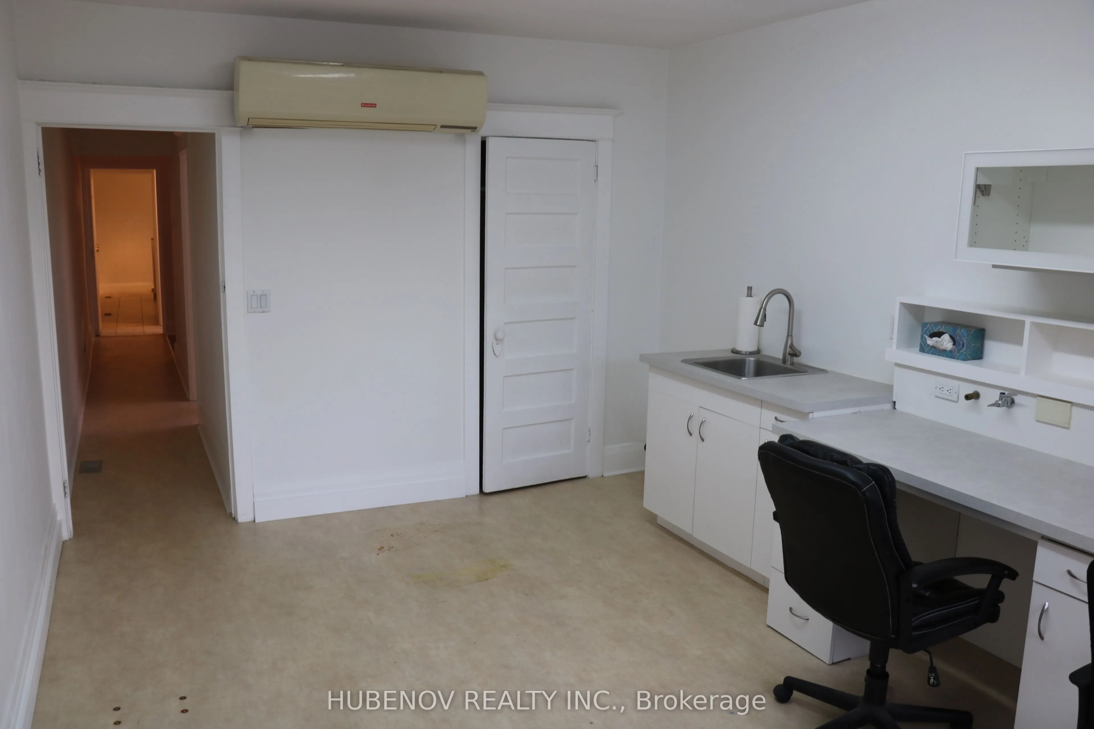 1261 St.Clair Avenue W