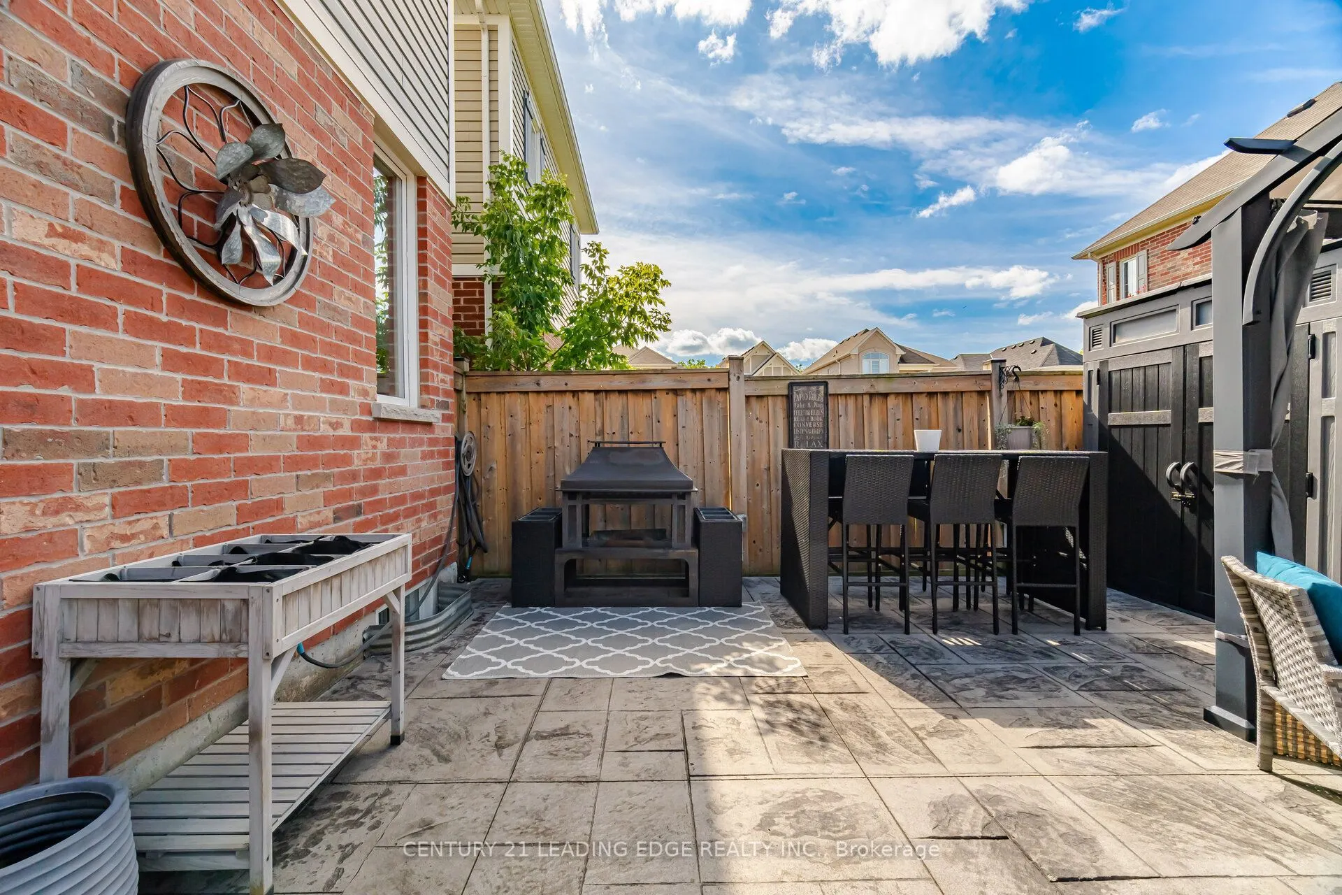 545 Gibson Crescent