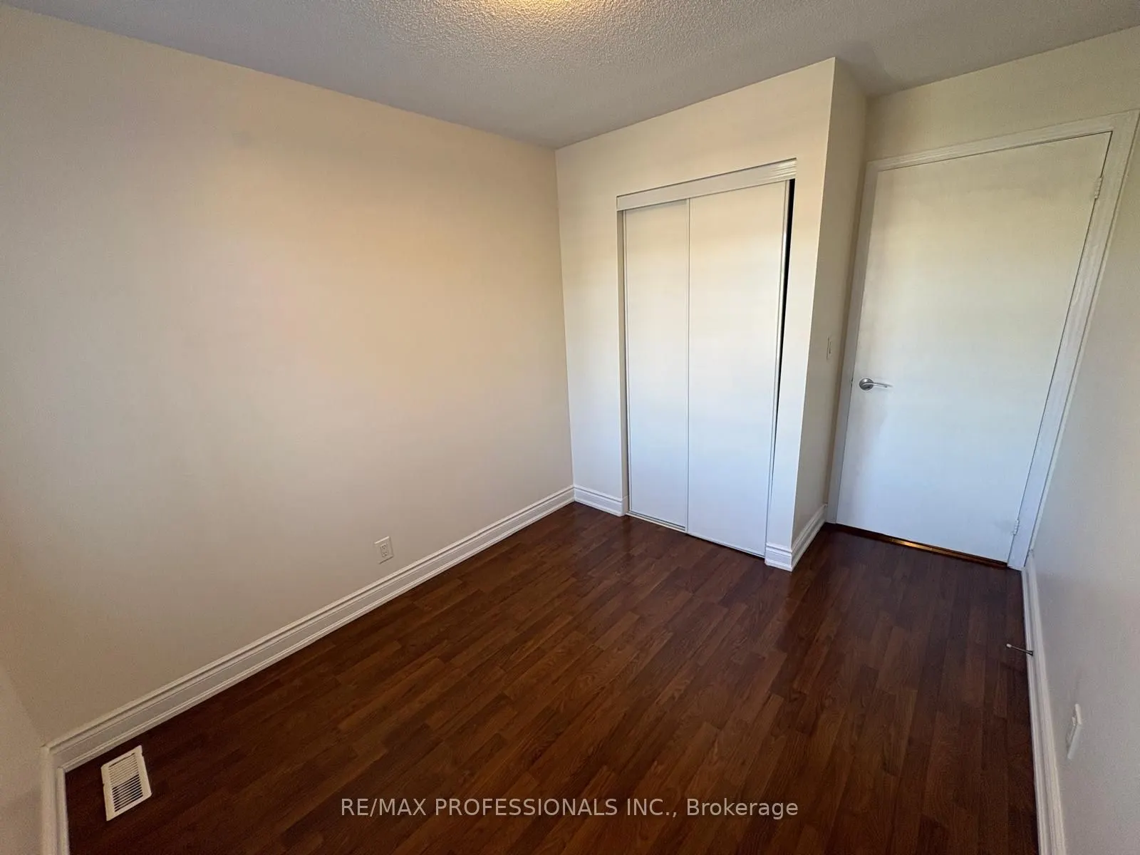 5 Richgrove Drive E #104