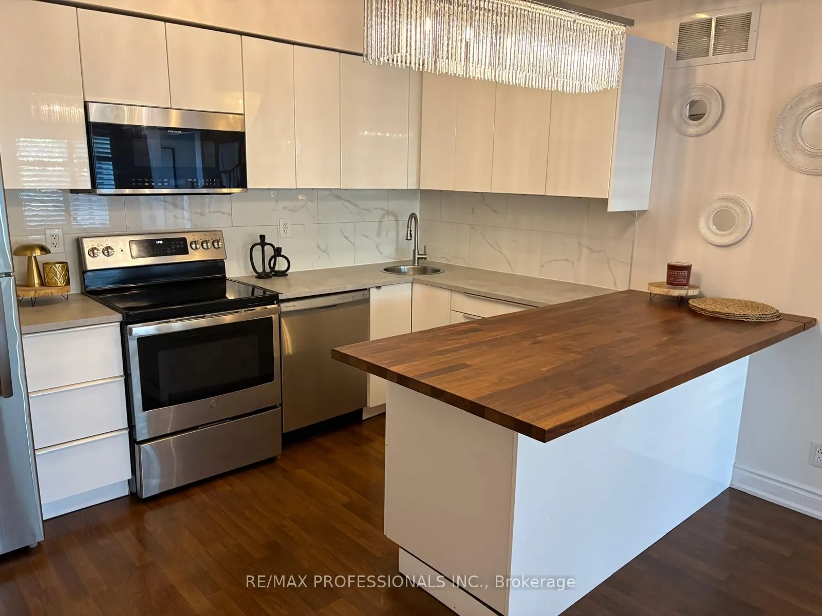 5 Richgrove Drive E #104