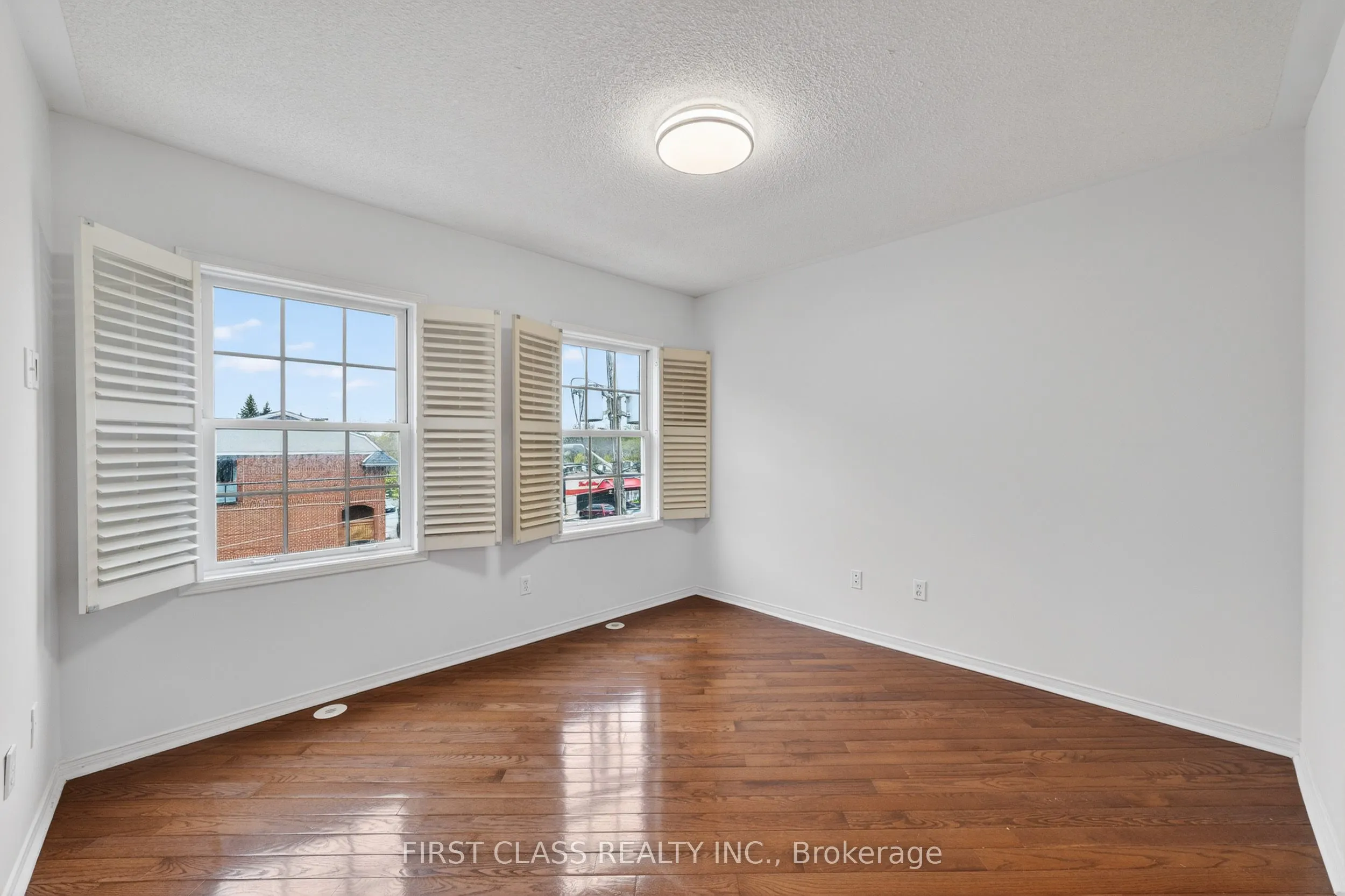 3076 Lake Shore Boulevard W #Th10