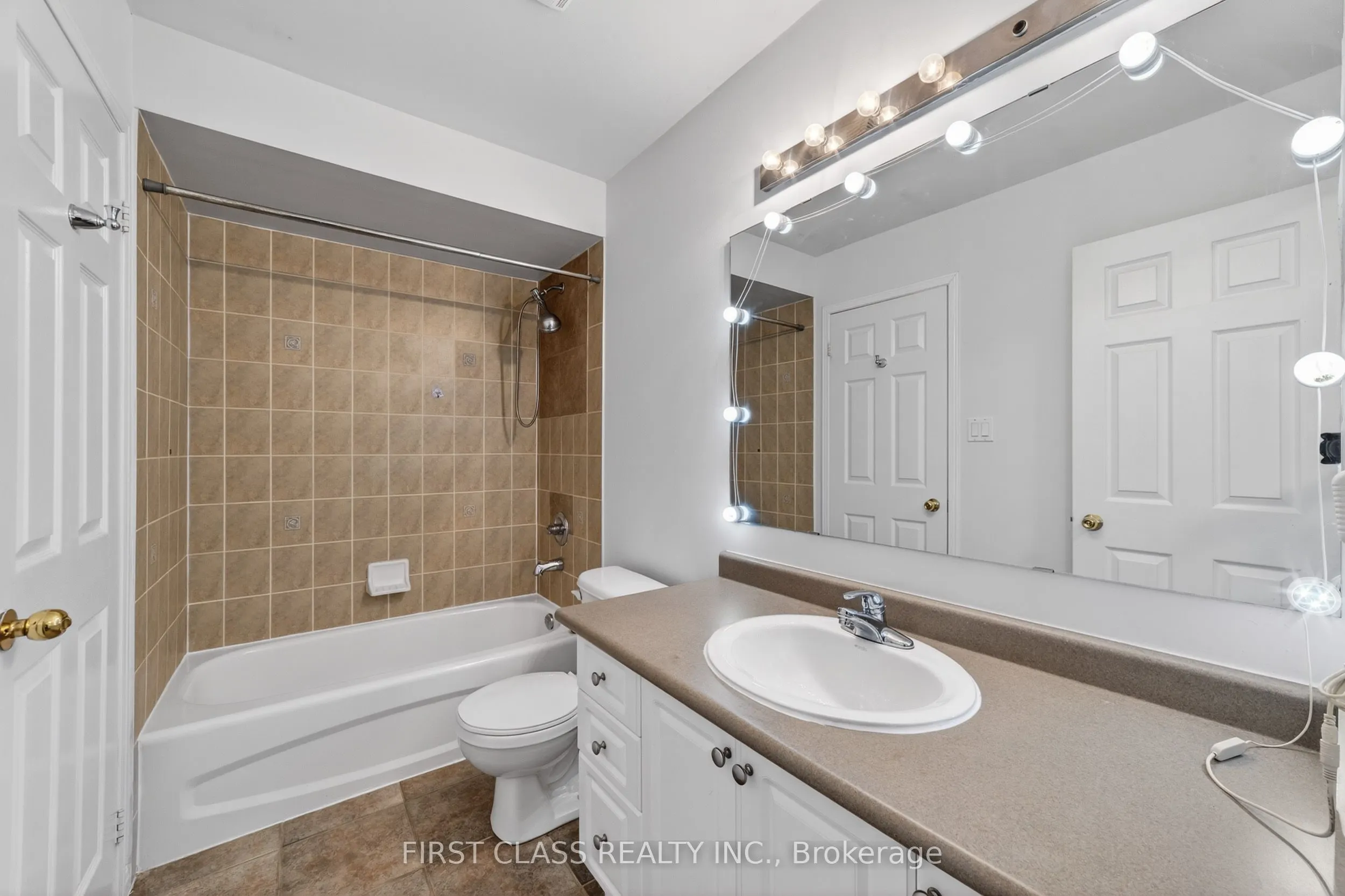 3076 Lake Shore Boulevard W #Th10