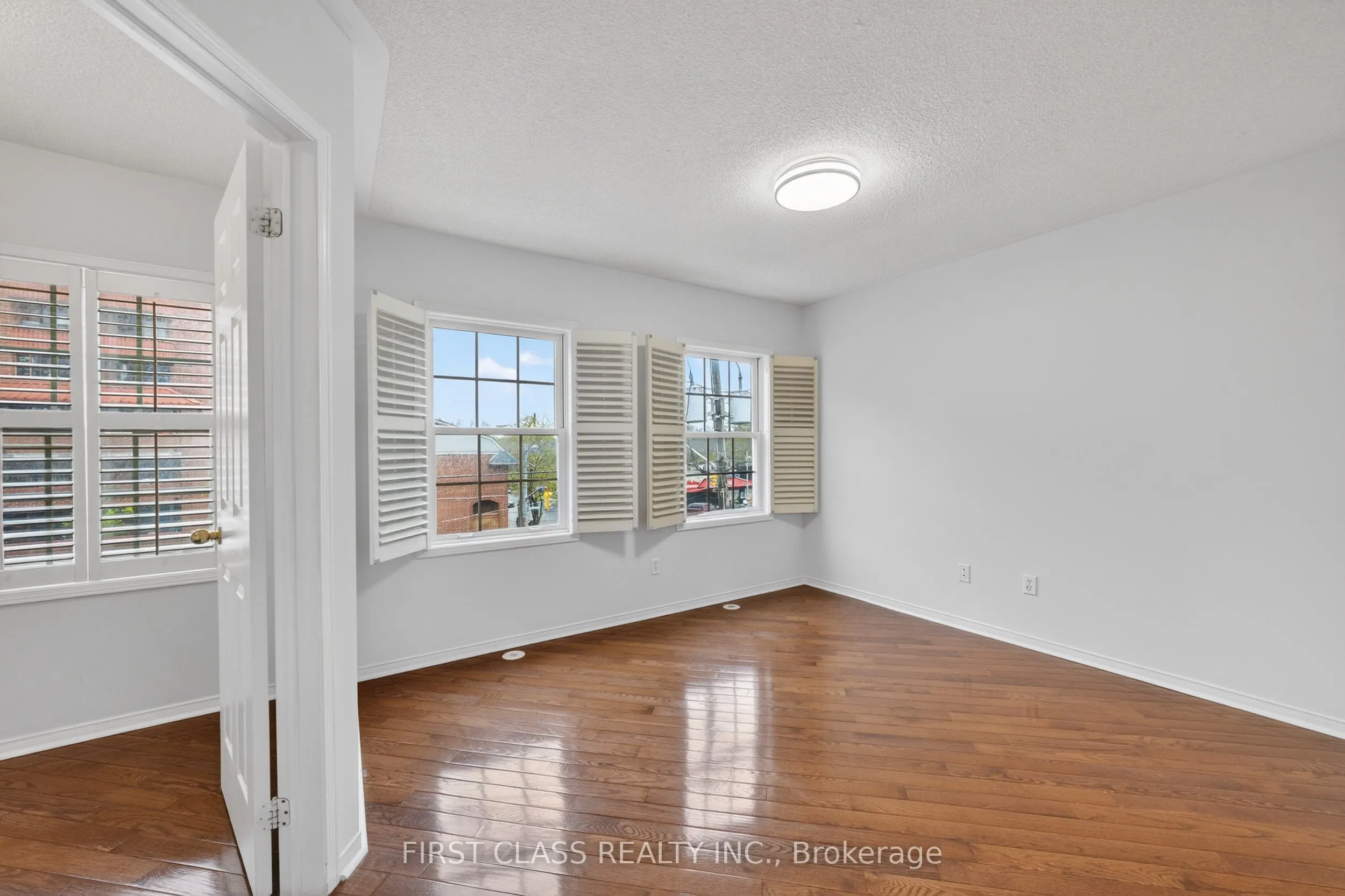 3076 Lake Shore Boulevard W #Th10