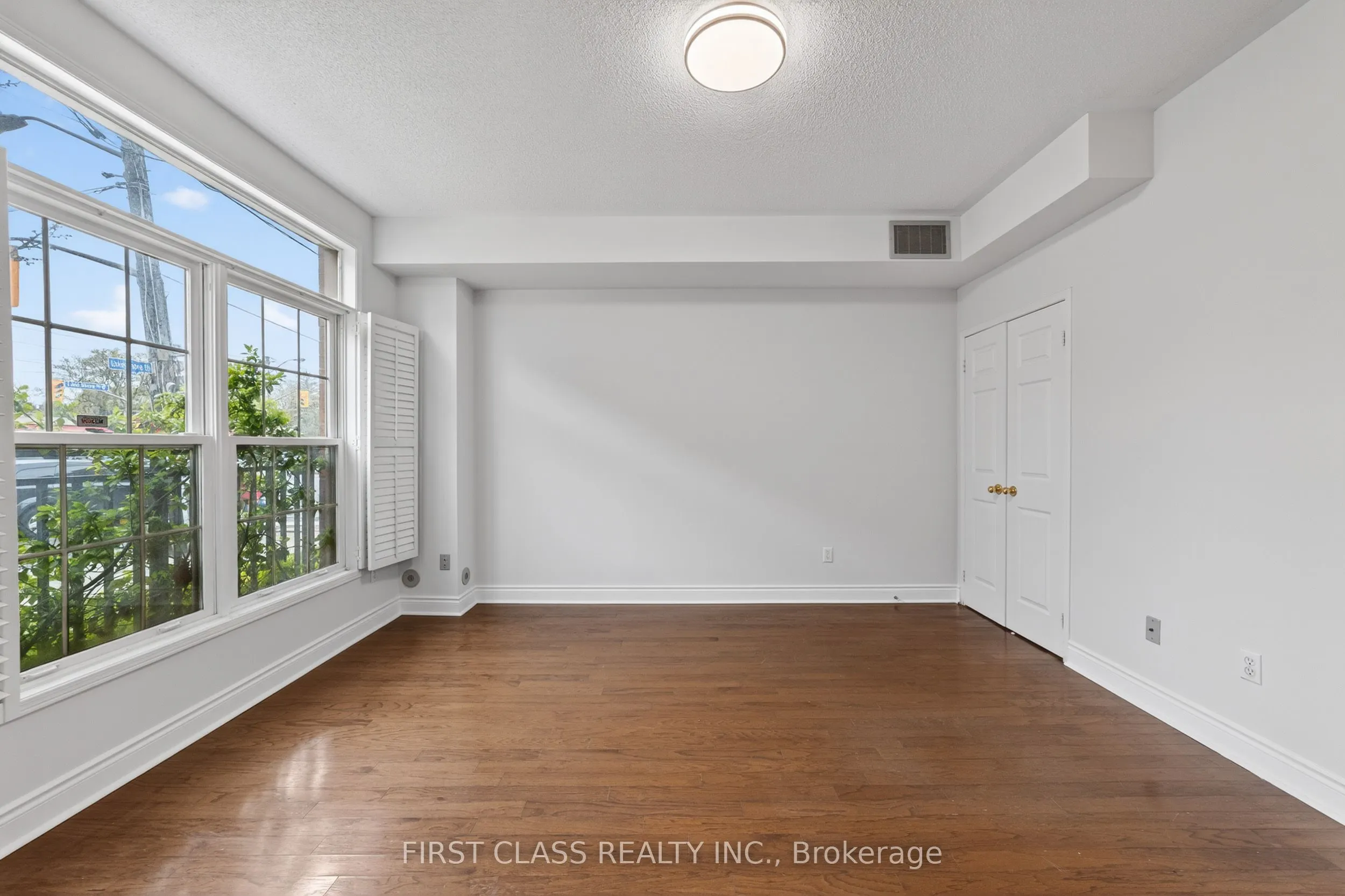 3076 Lake Shore Boulevard W #Th10