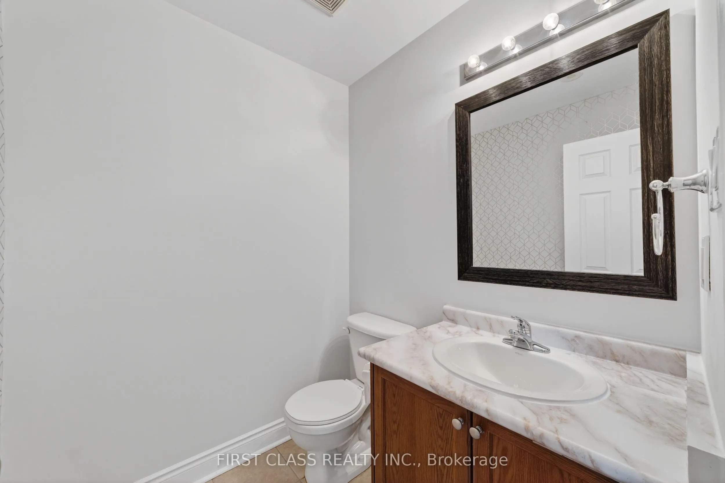 3076 Lake Shore Boulevard W #Th10