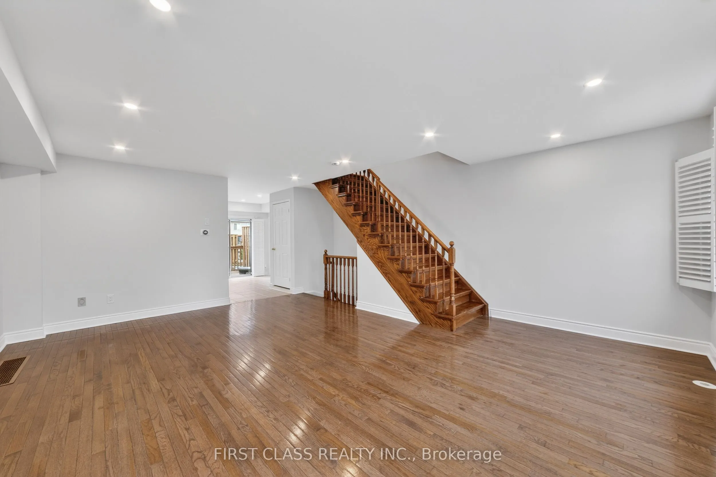 3076 Lake Shore Boulevard W #Th10