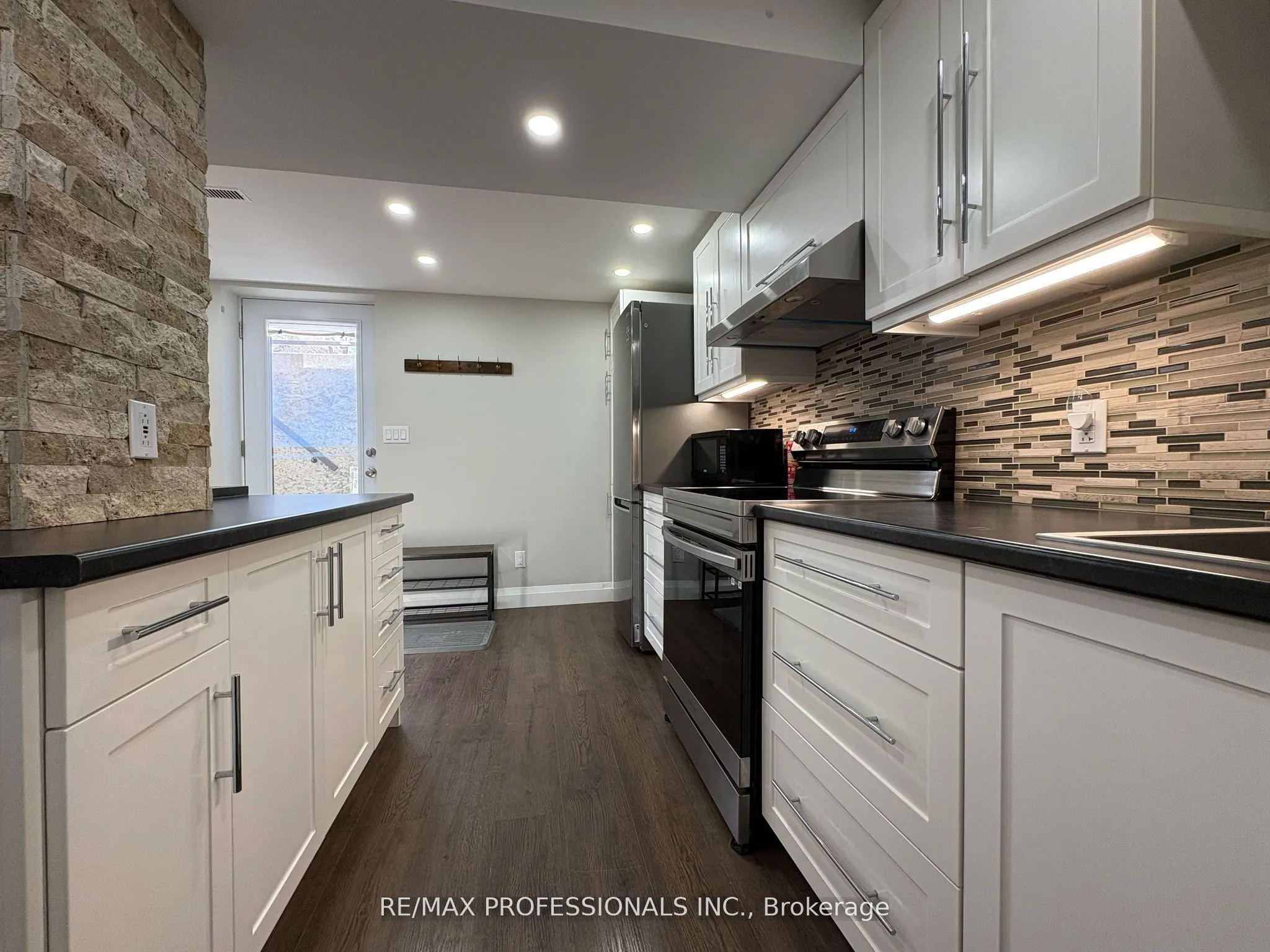19 Elmbrook Crescent #Lower