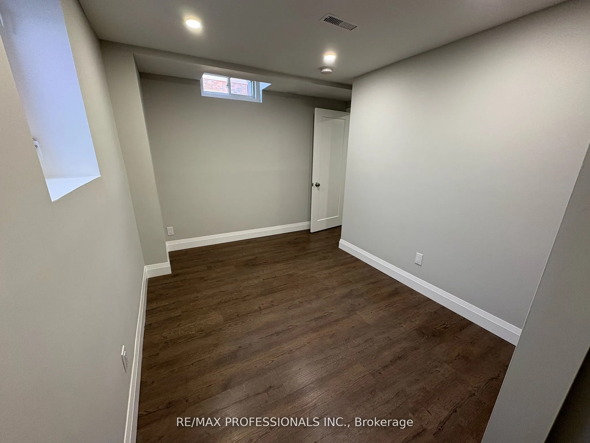 19 Elmbrook Crescent #Lower