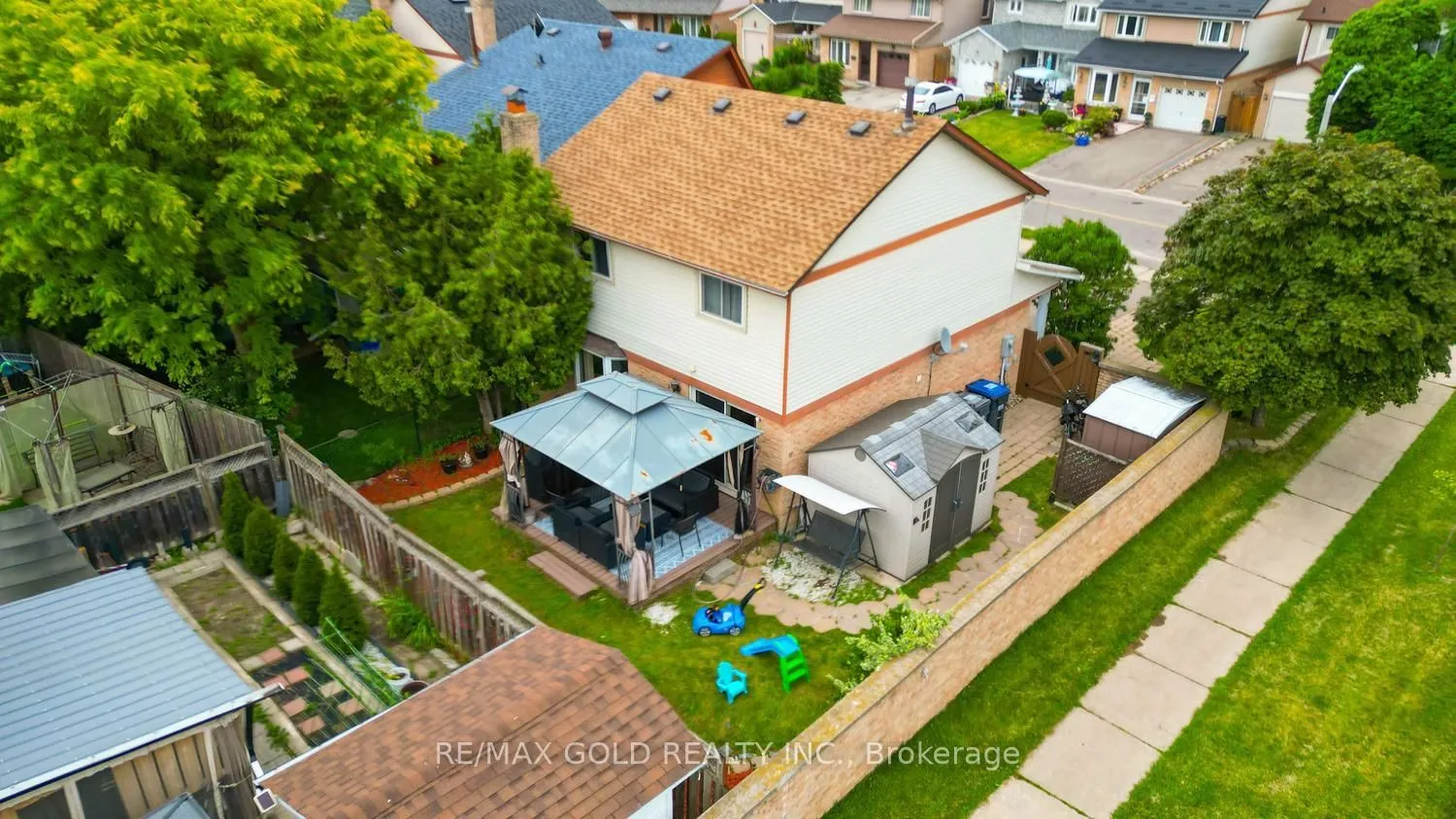 1 Wolverton Crescent