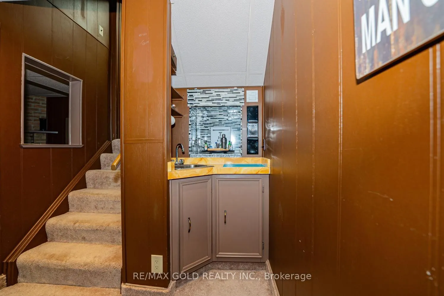 1 Wolverton Crescent