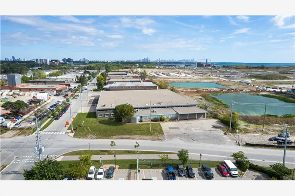 895 Lakefront Promenade