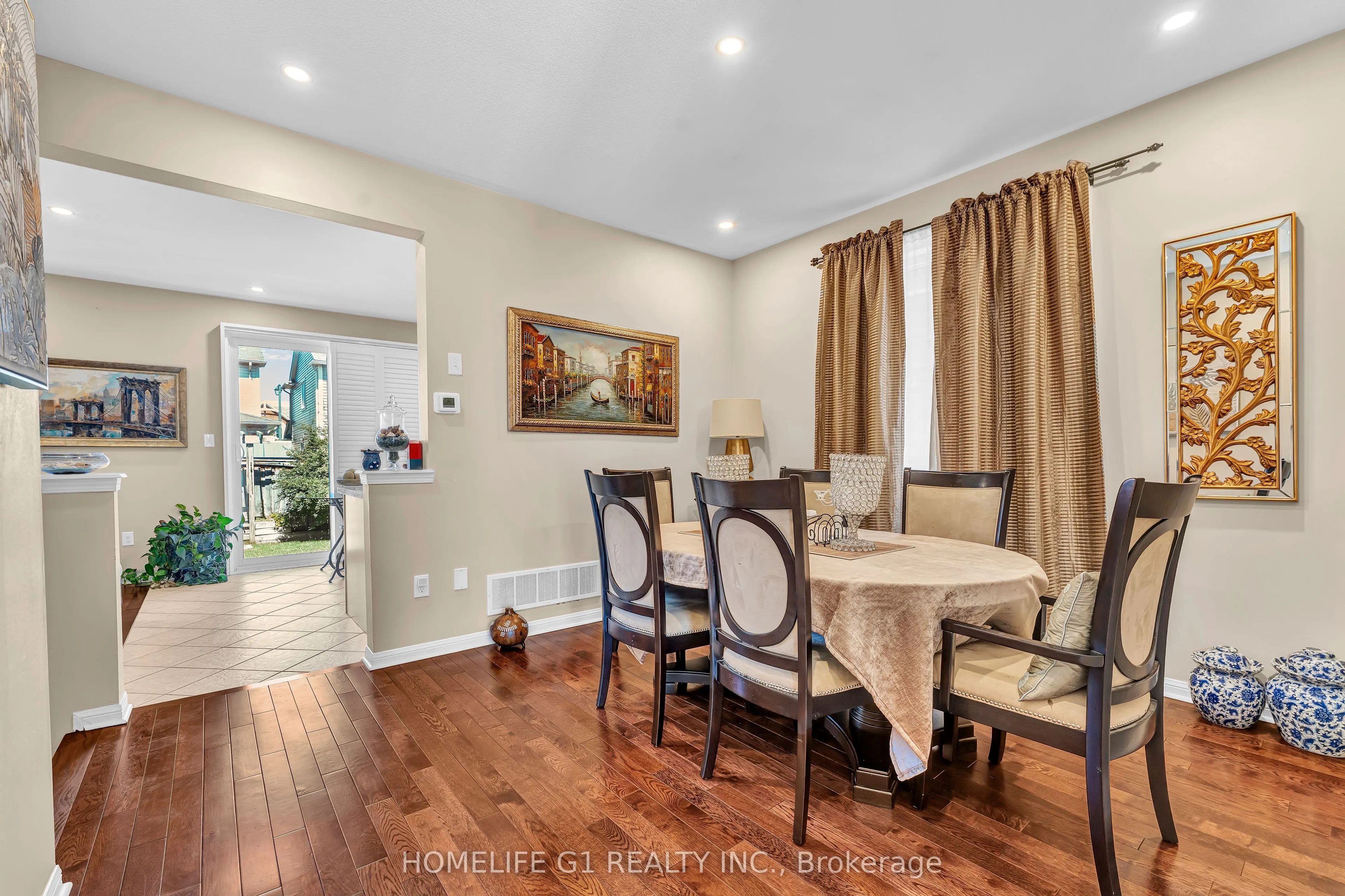 889 Challinor Terrace