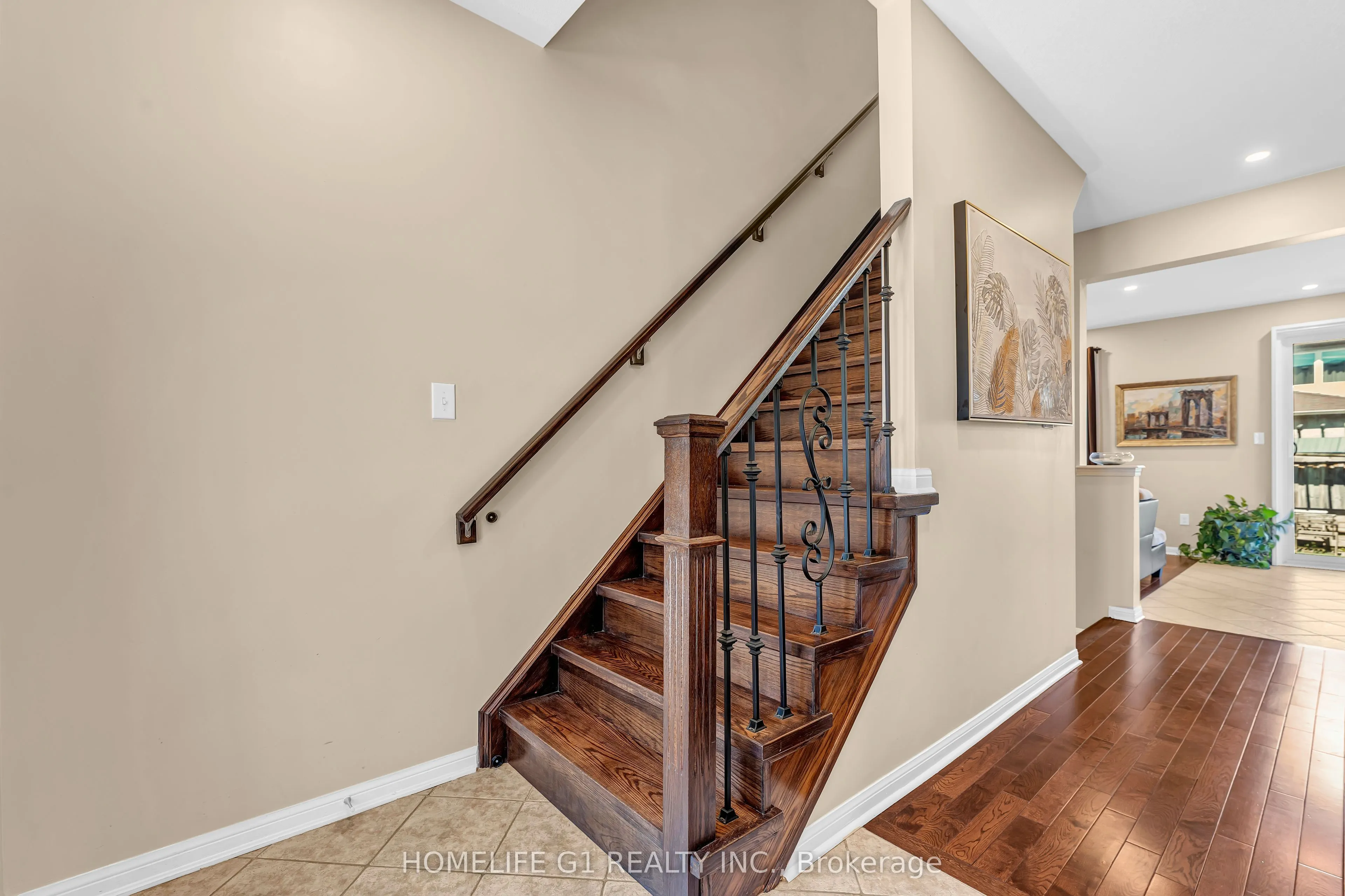 889 Challinor Terrace