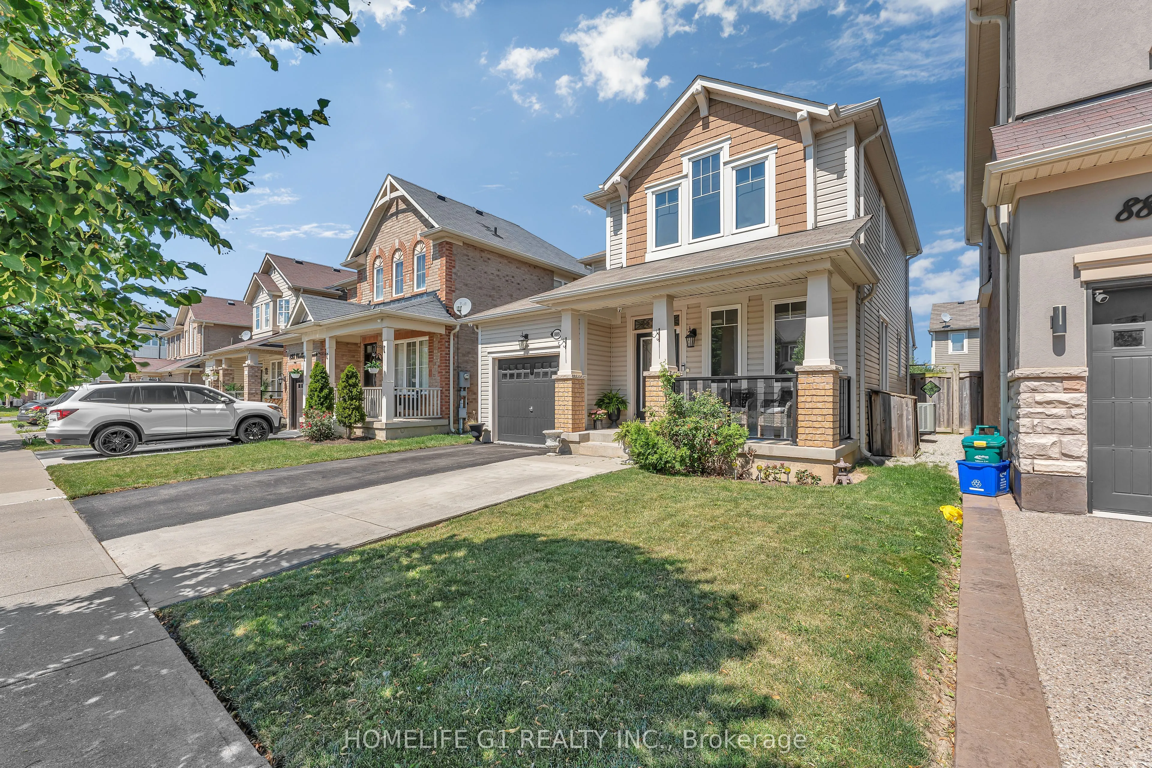 889 Challinor Terrace