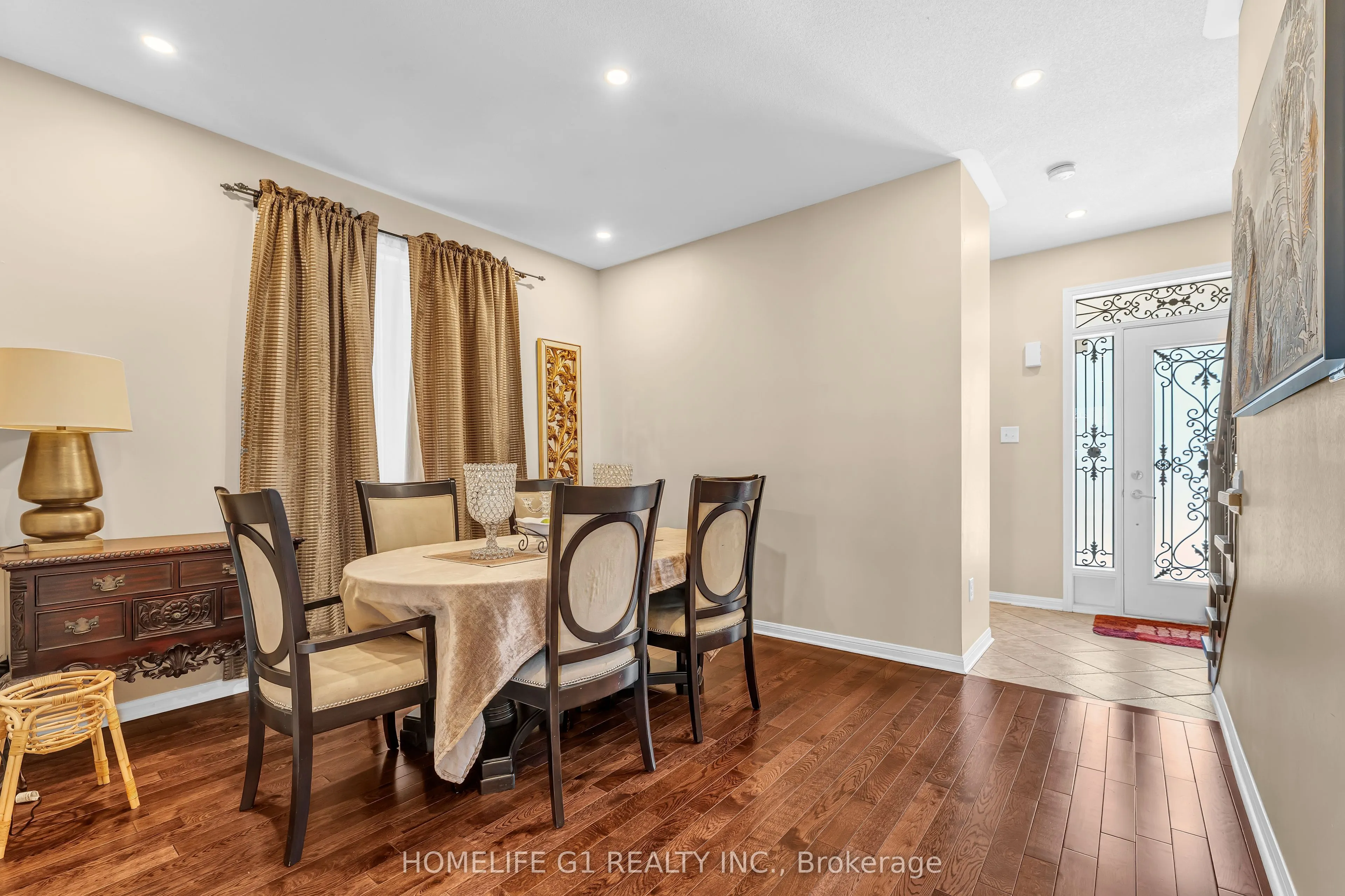 889 Challinor Terrace