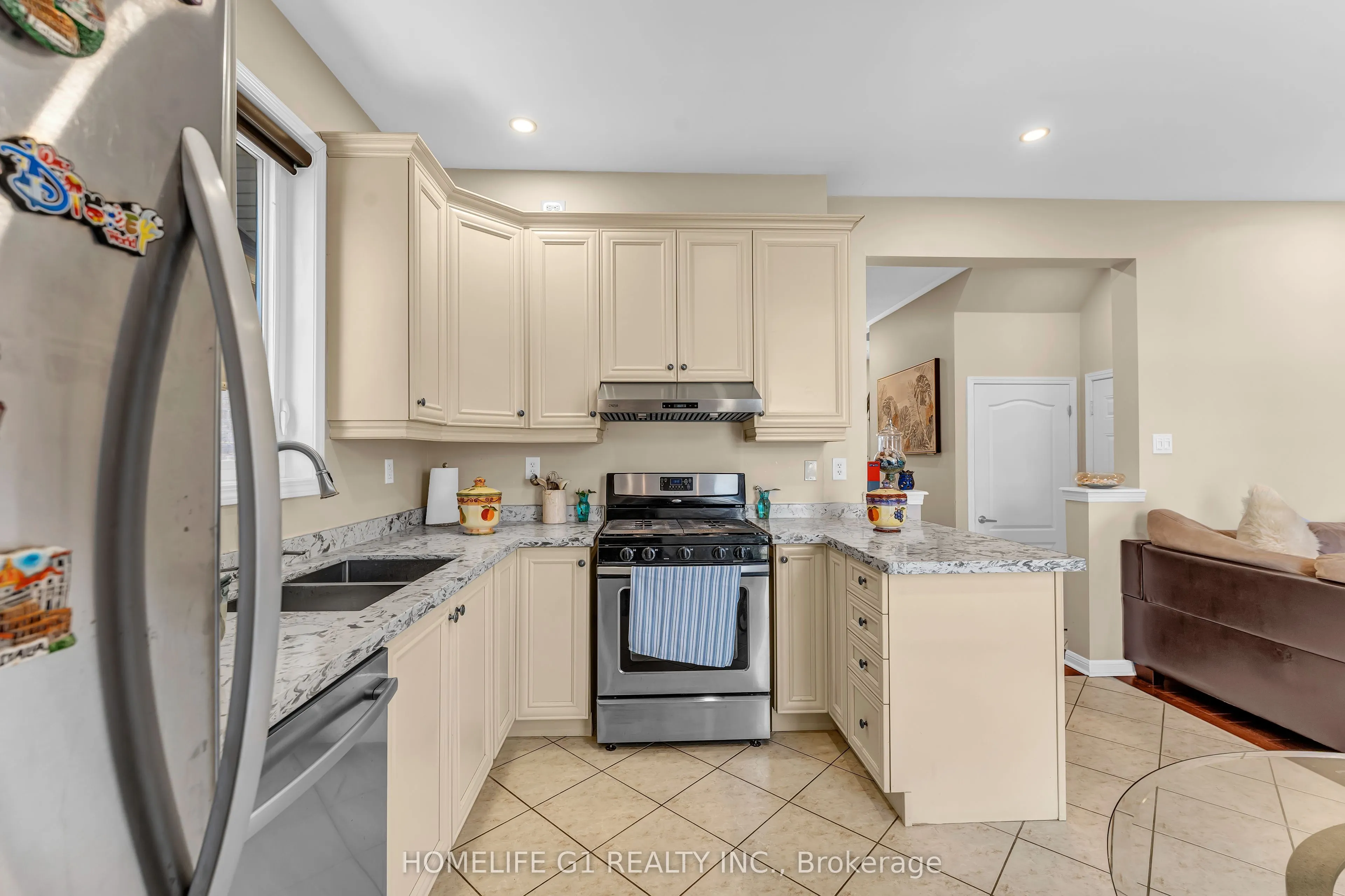 889 Challinor Terrace