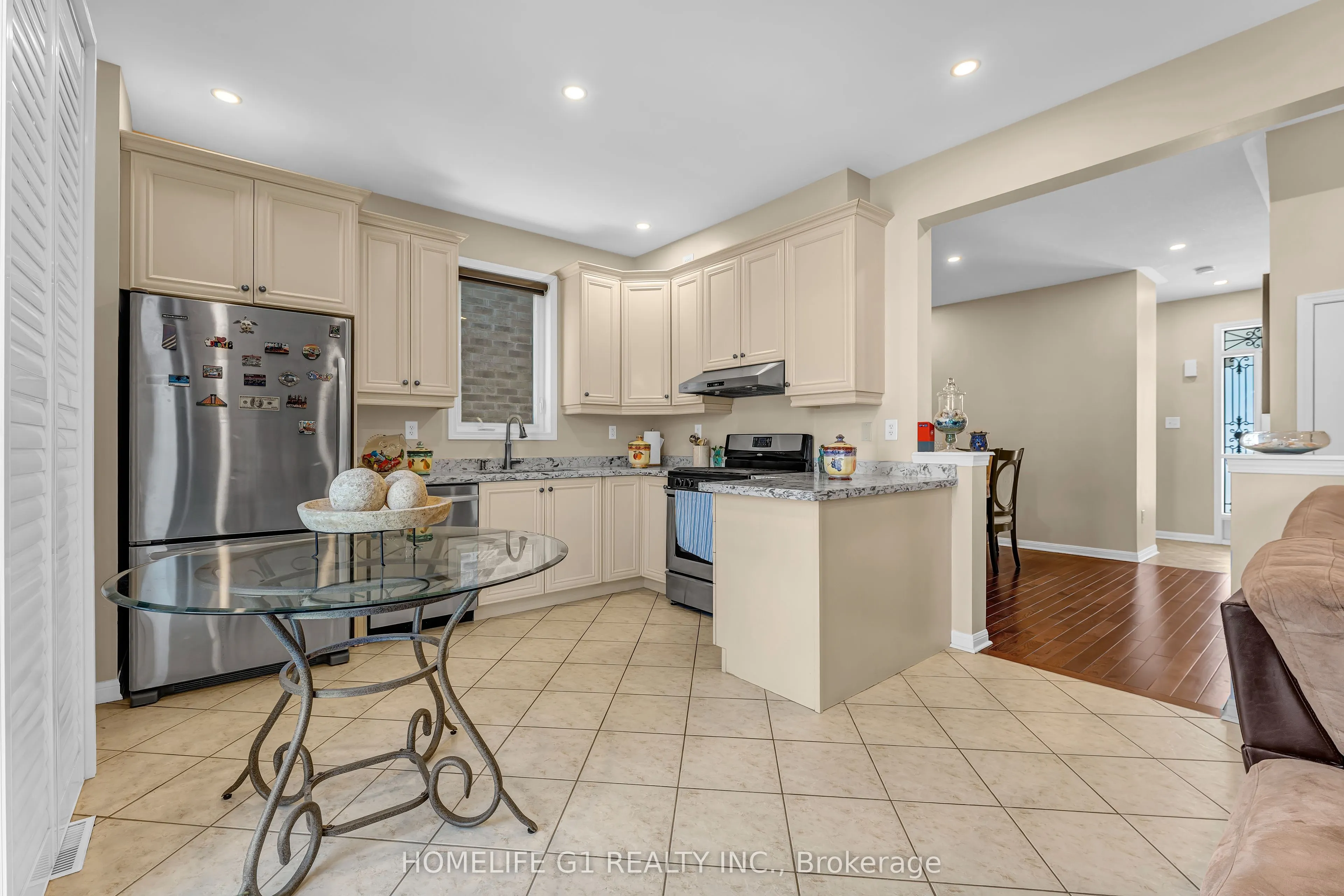 889 Challinor Terrace