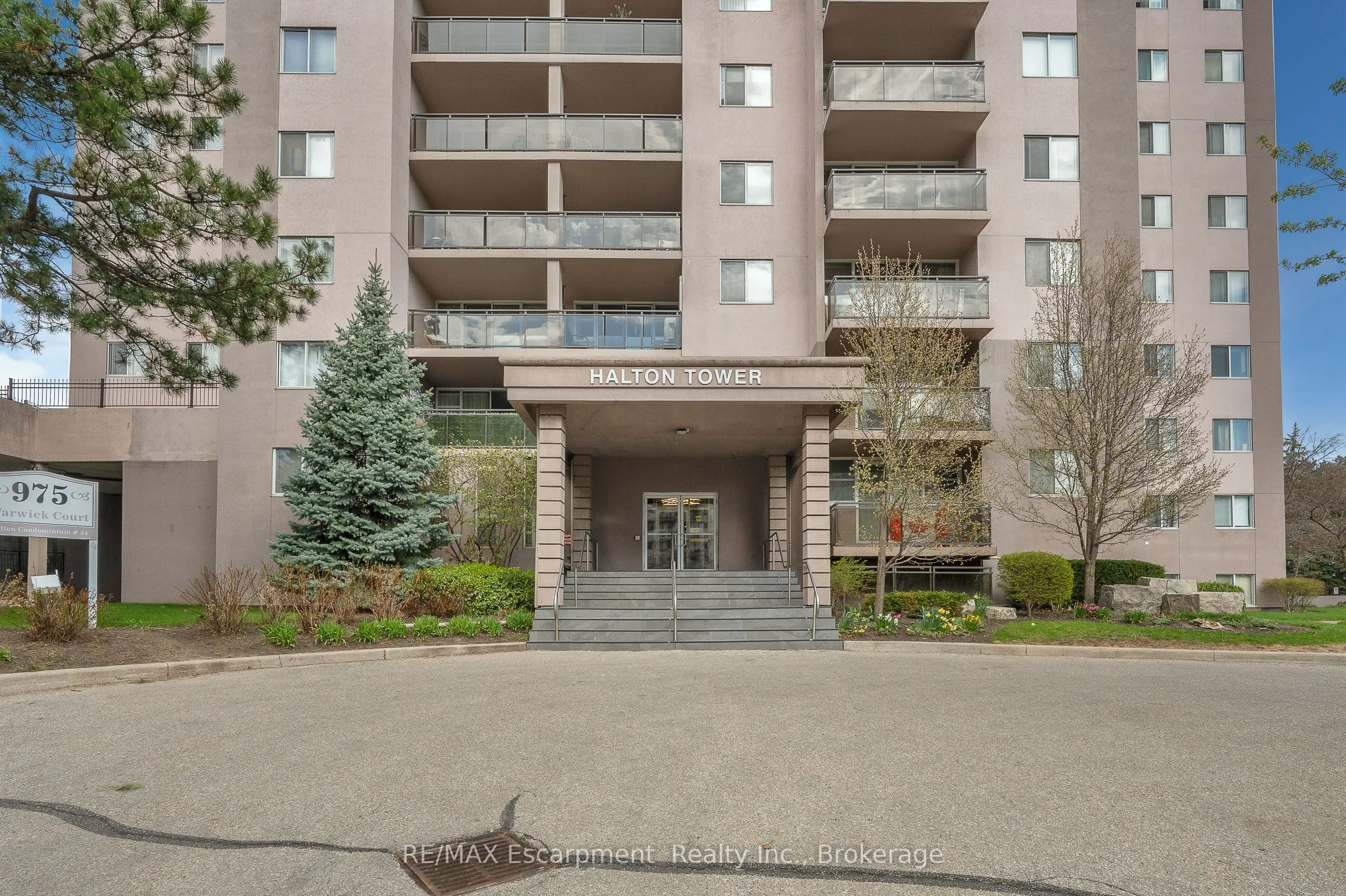 975 Warwick Court #310