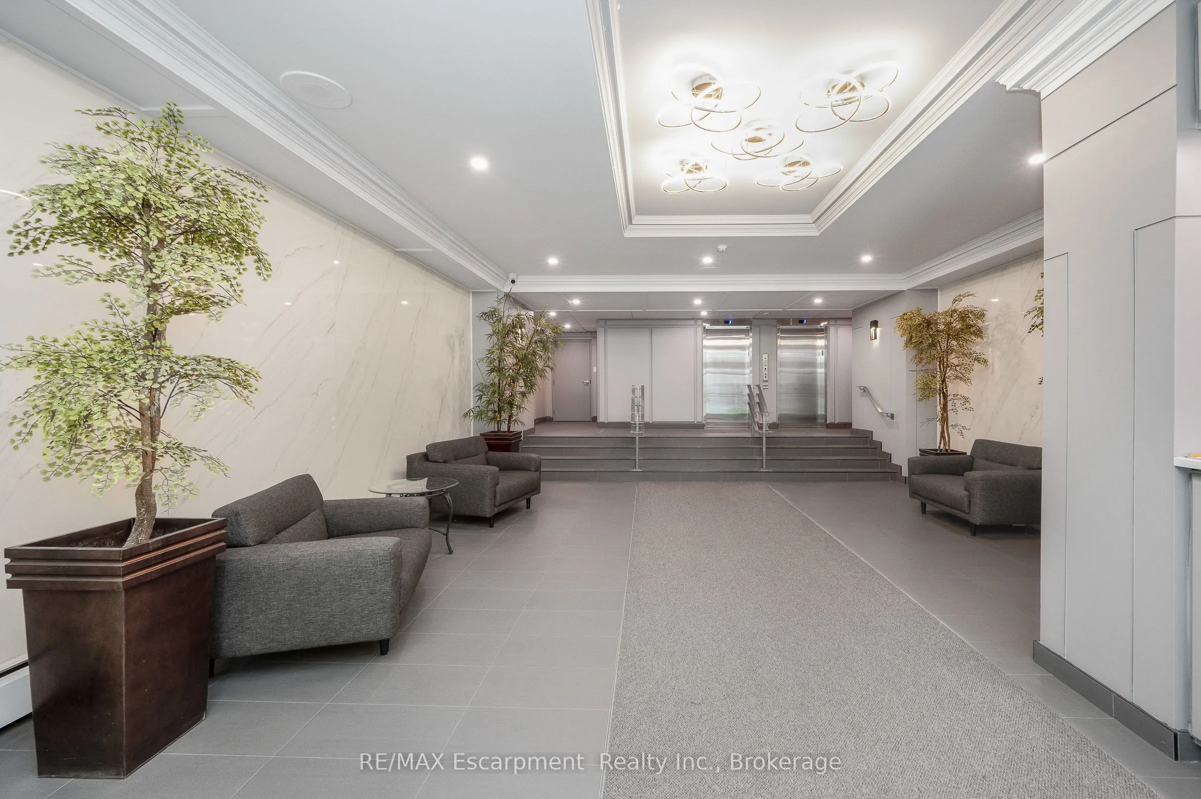 975 Warwick Court #310