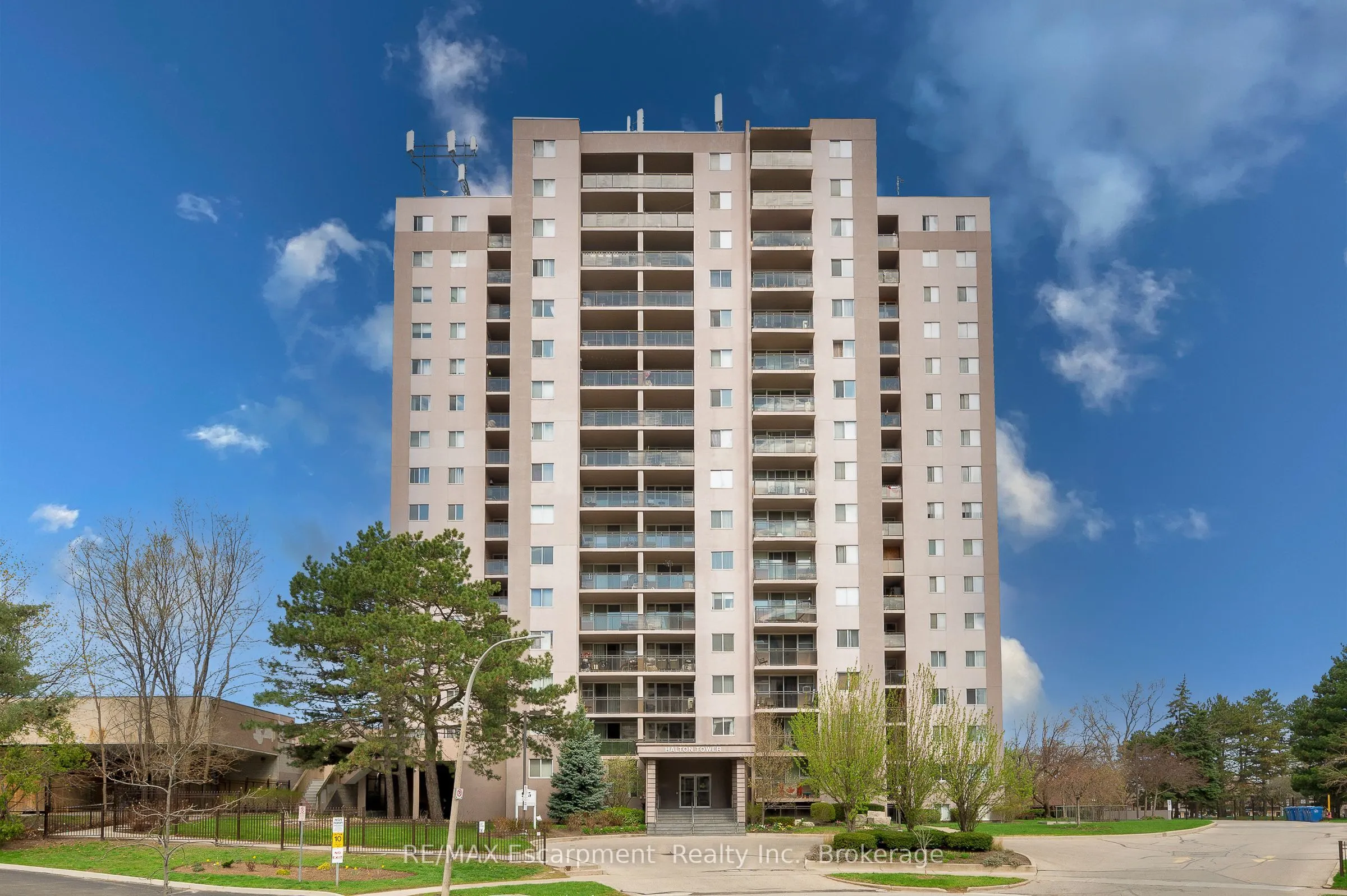 975 Warwick Court #310