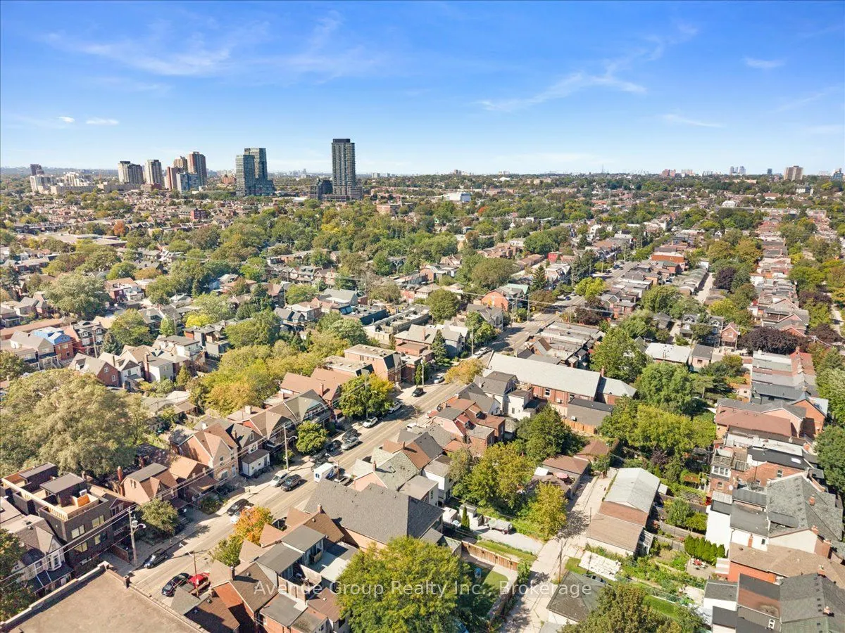 811 Dovercourt Road