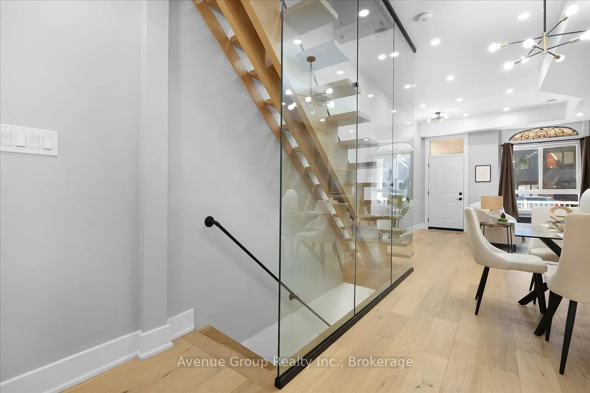811 Dovercourt Road