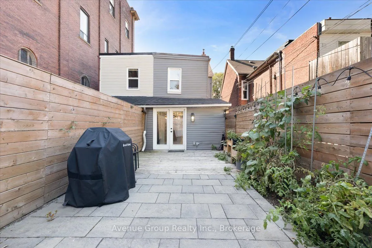 811 Dovercourt Road