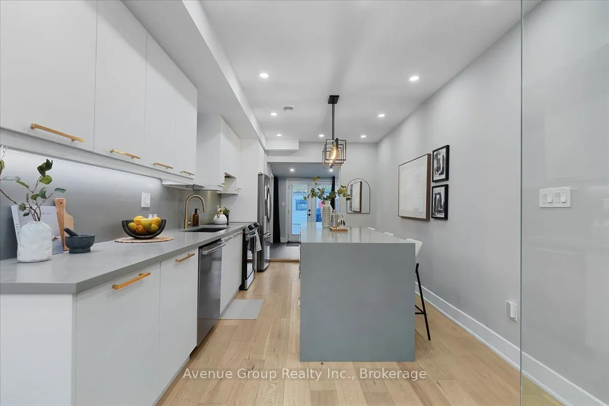 811 Dovercourt Road