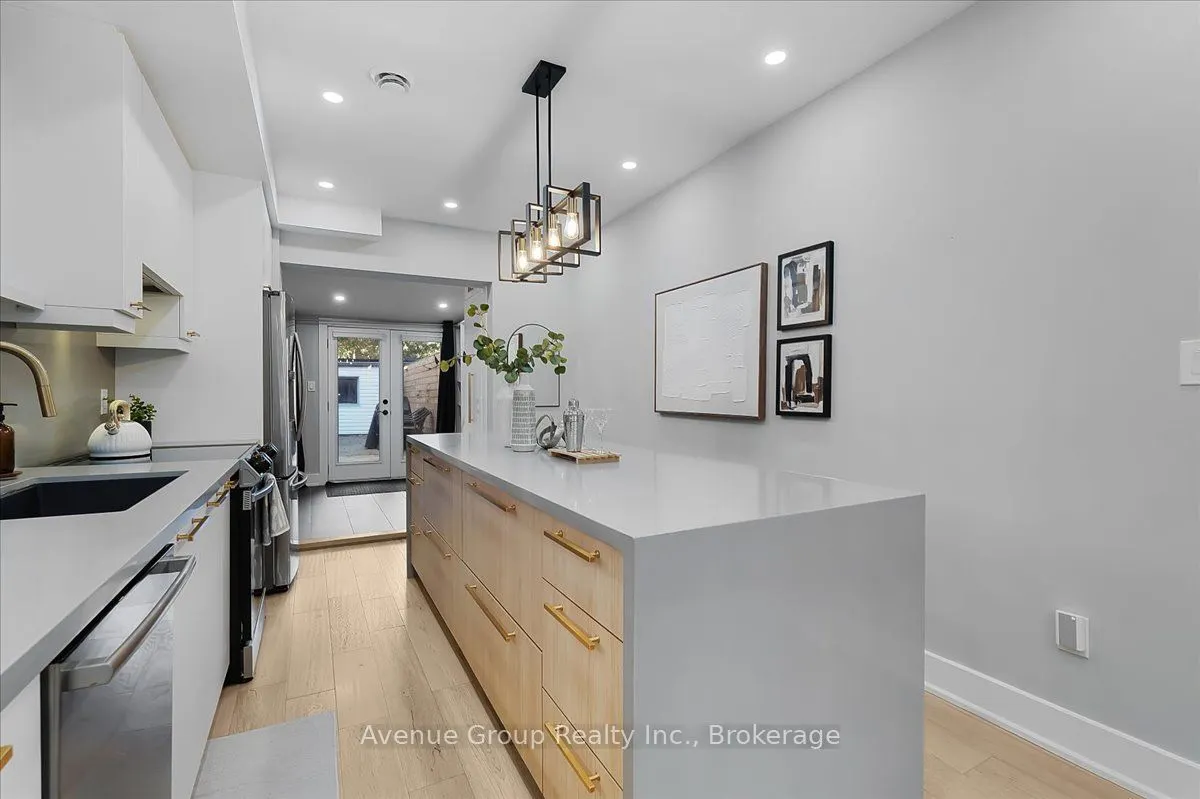 811 Dovercourt Road