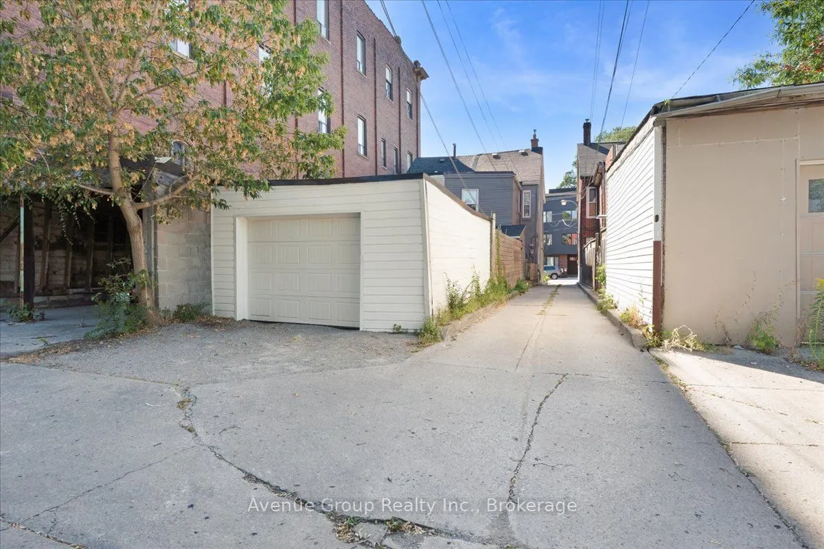811 Dovercourt Road