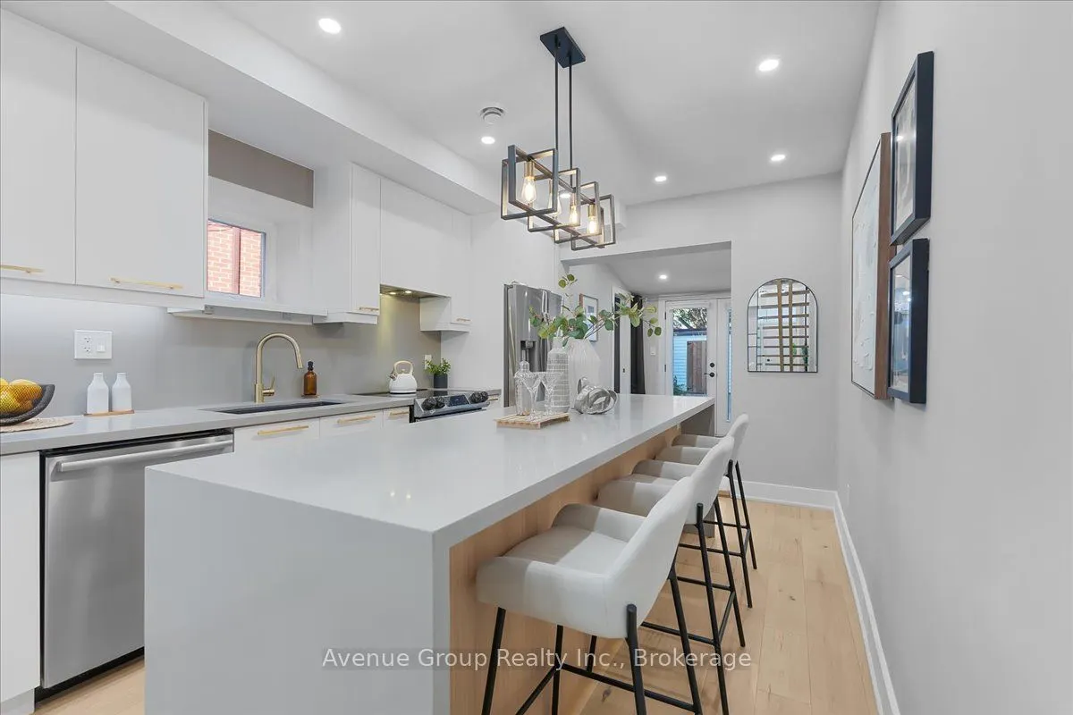 811 Dovercourt Road