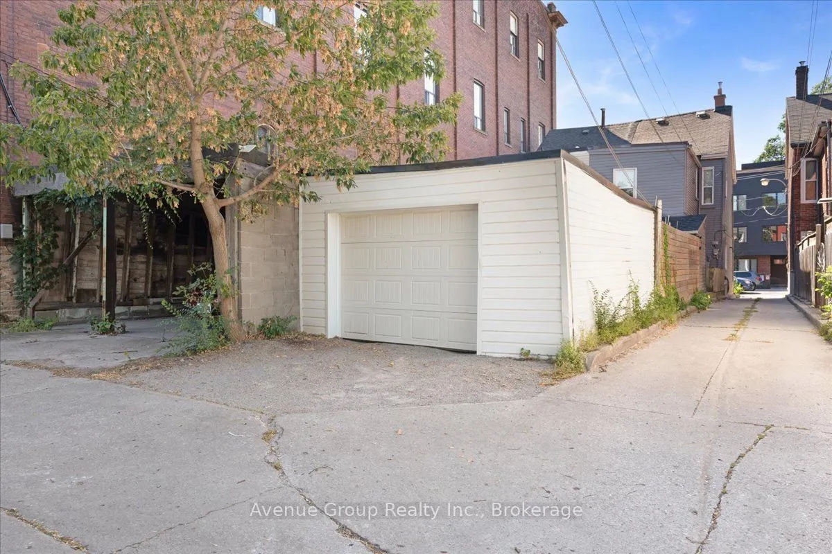 811 Dovercourt Road