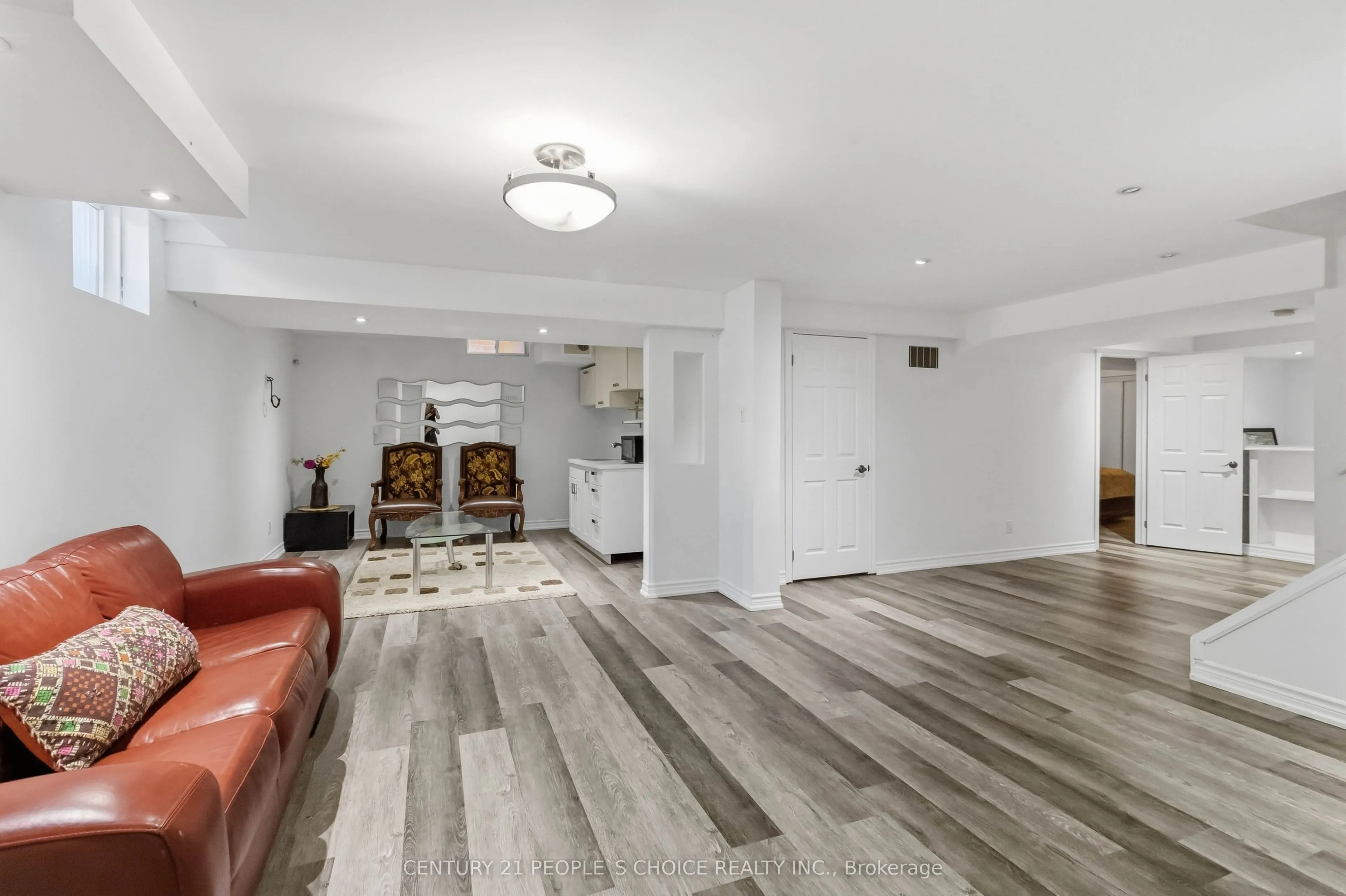 1580 Earl Crescent