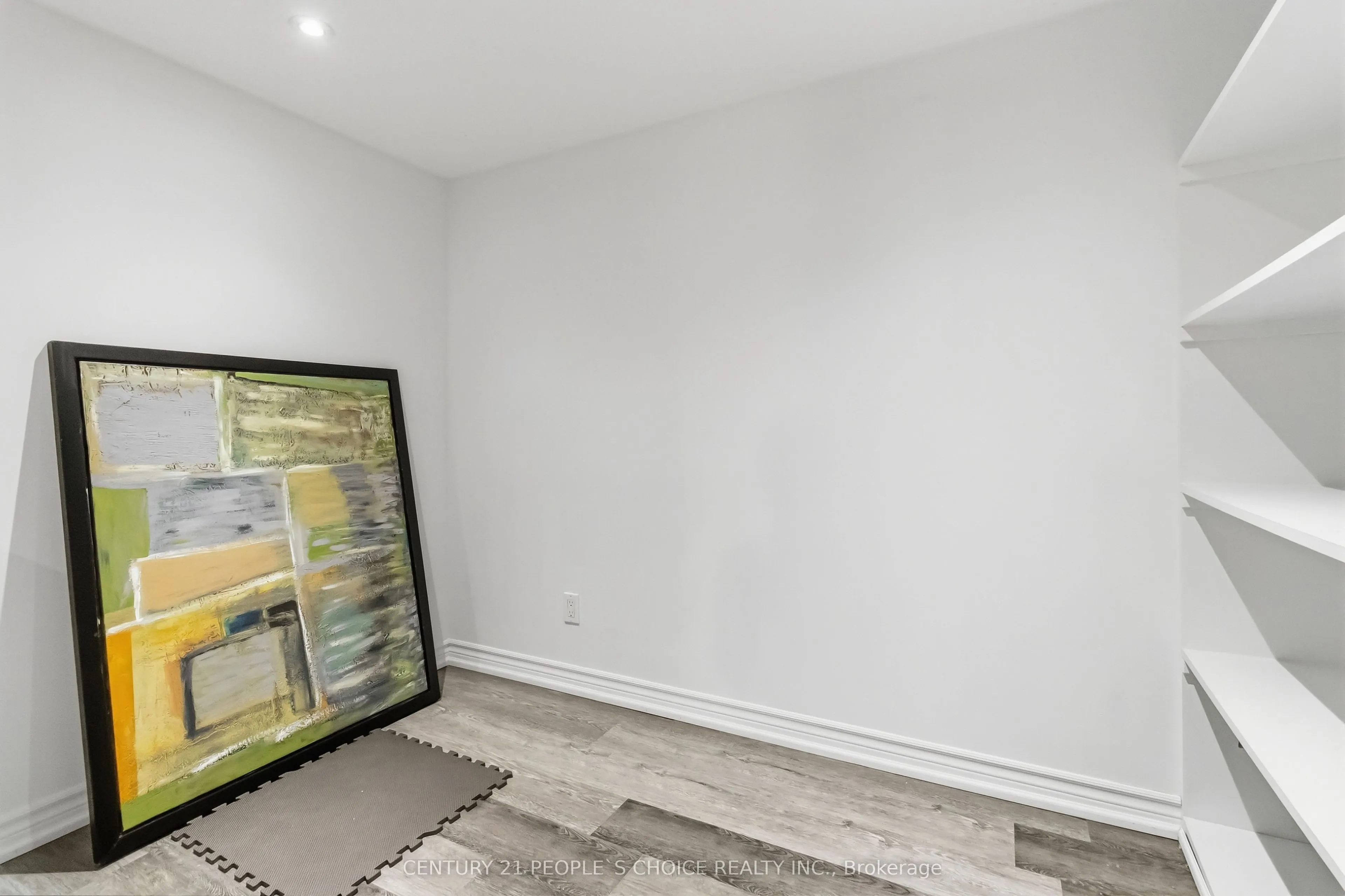1580 Earl Crescent
