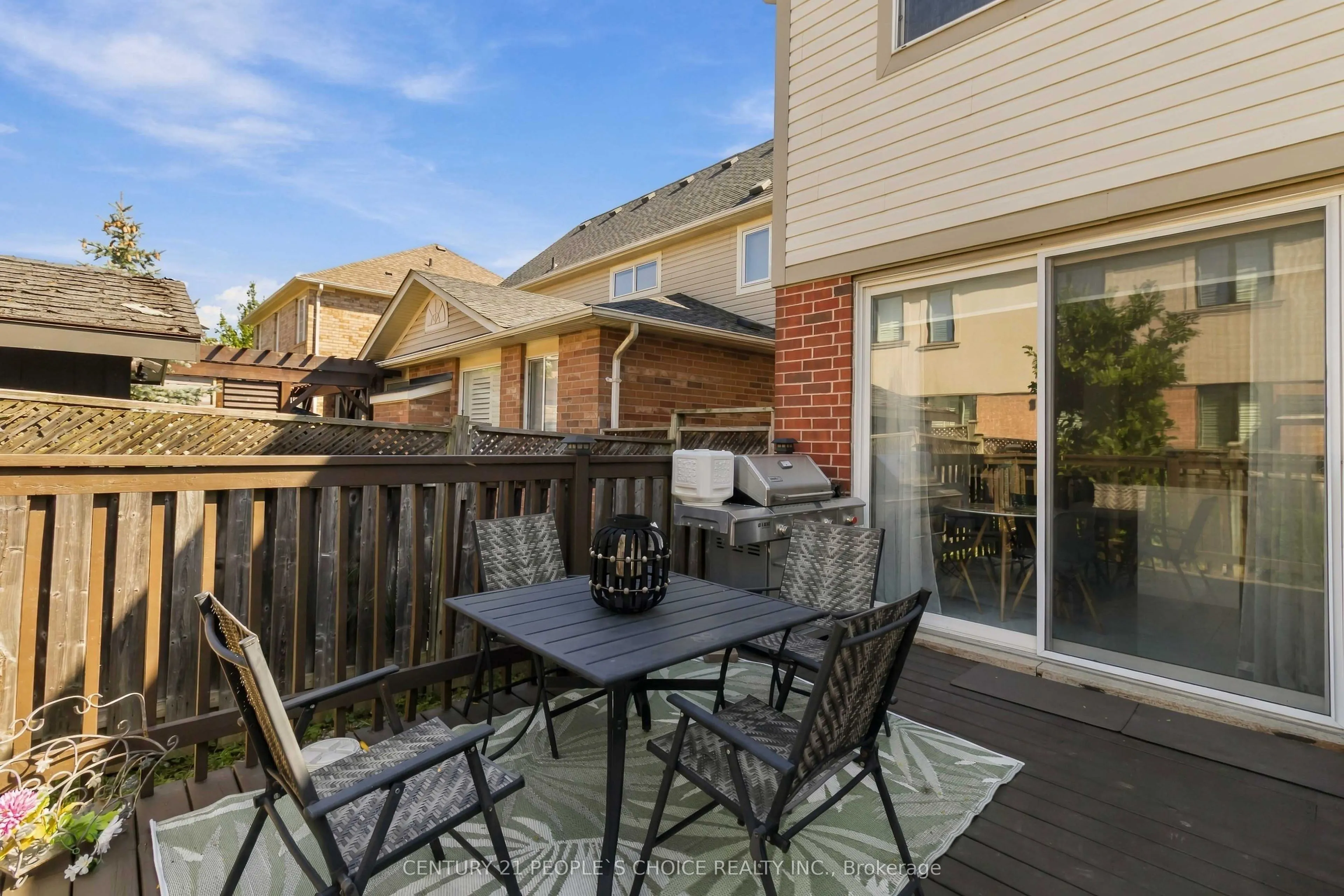1580 Earl Crescent