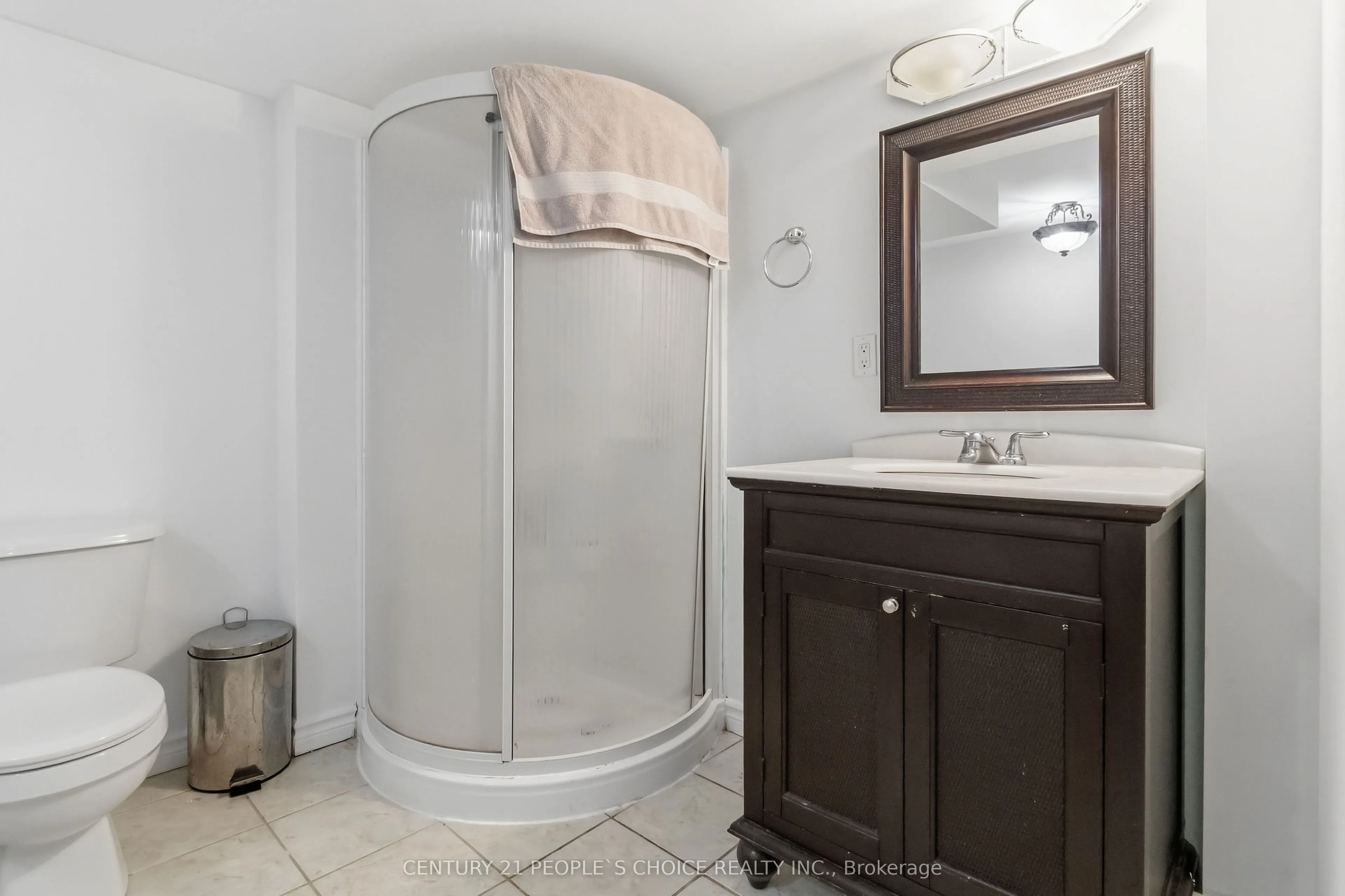 1580 Earl Crescent
