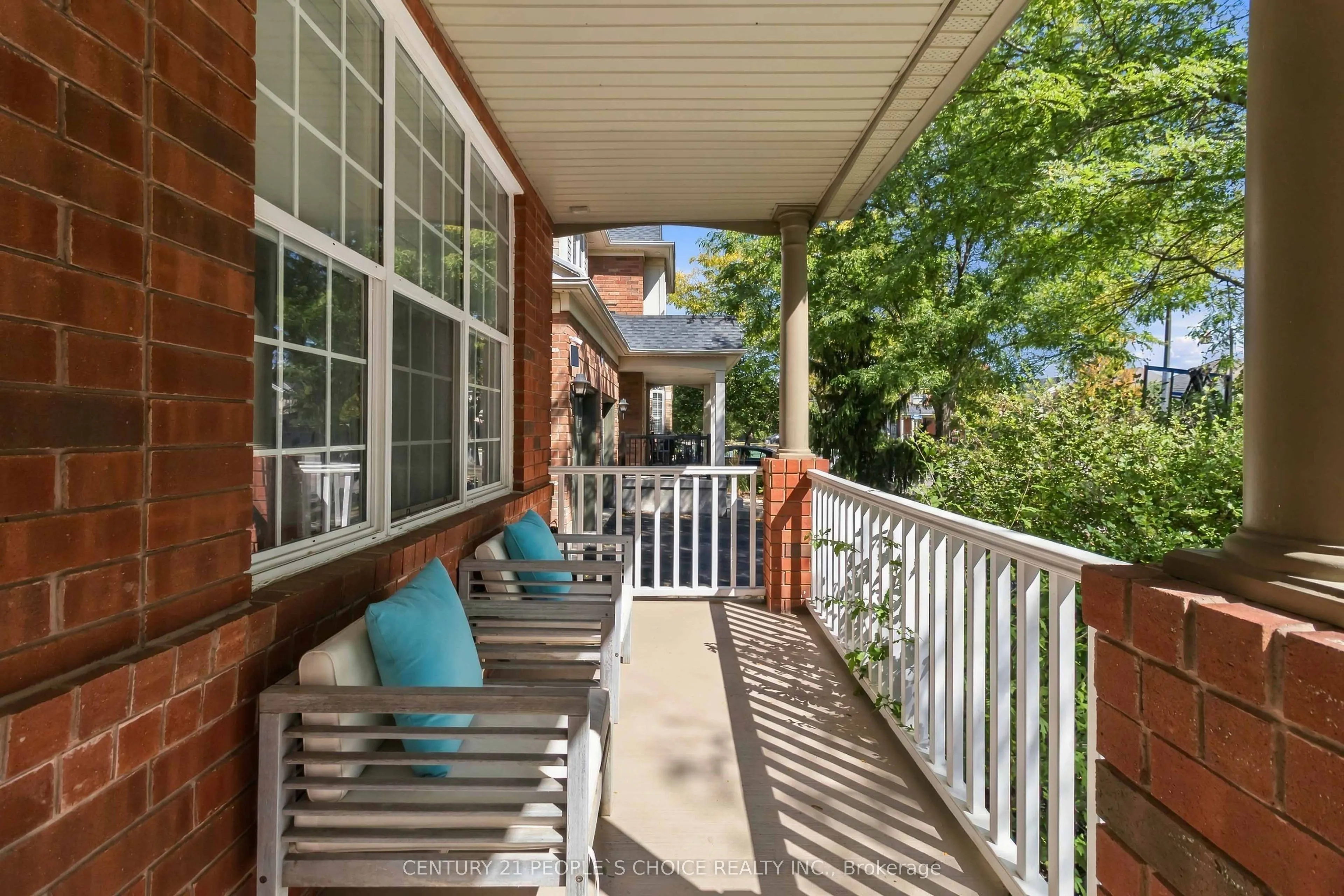 1580 Earl Crescent