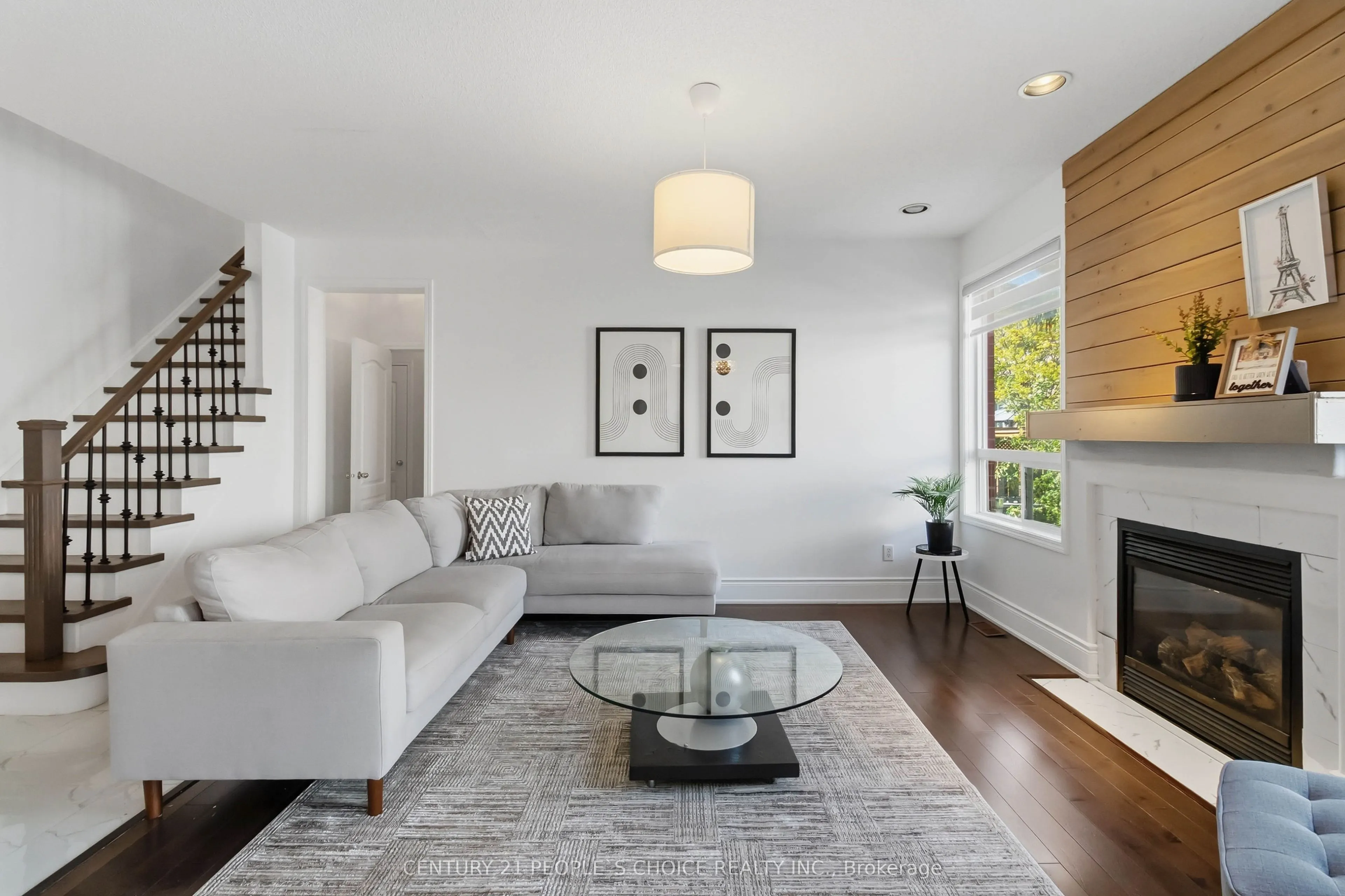 1580 Earl Crescent
